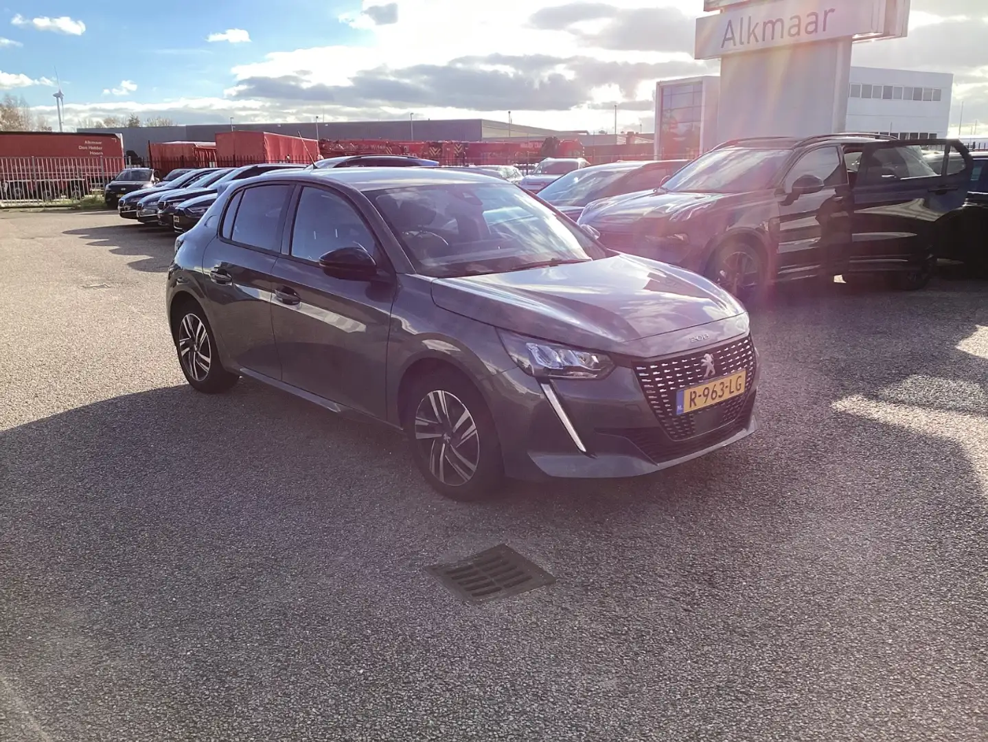 Peugeot 208 1.2 Turbo 100-PK EAT8 Allure Pack AUTOMAAT | ADAPT Gris - 2