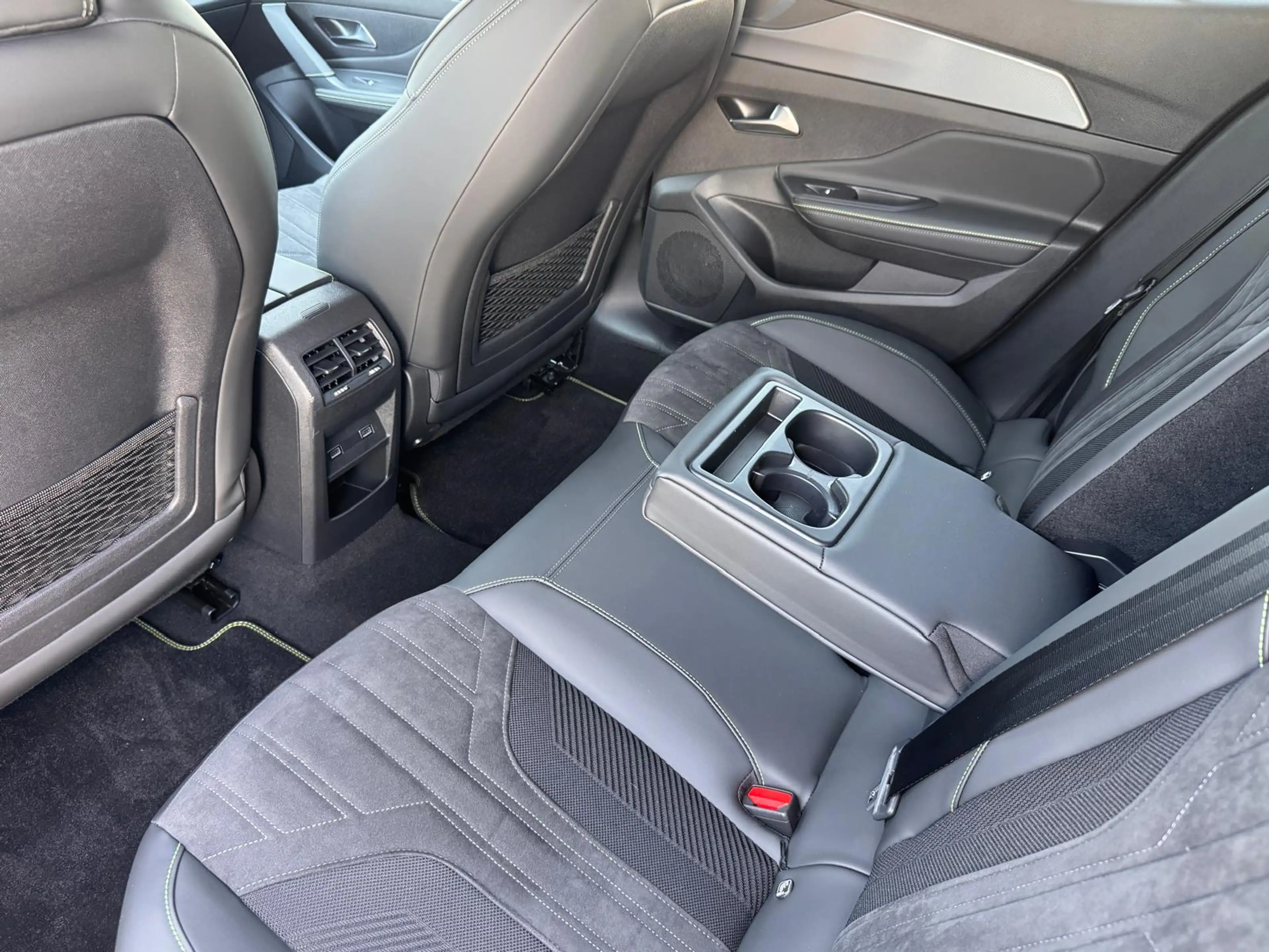 Peugeot 408 1.6 HYbrid GT | Automaat | Alcantara | Camera Voor — photo 11