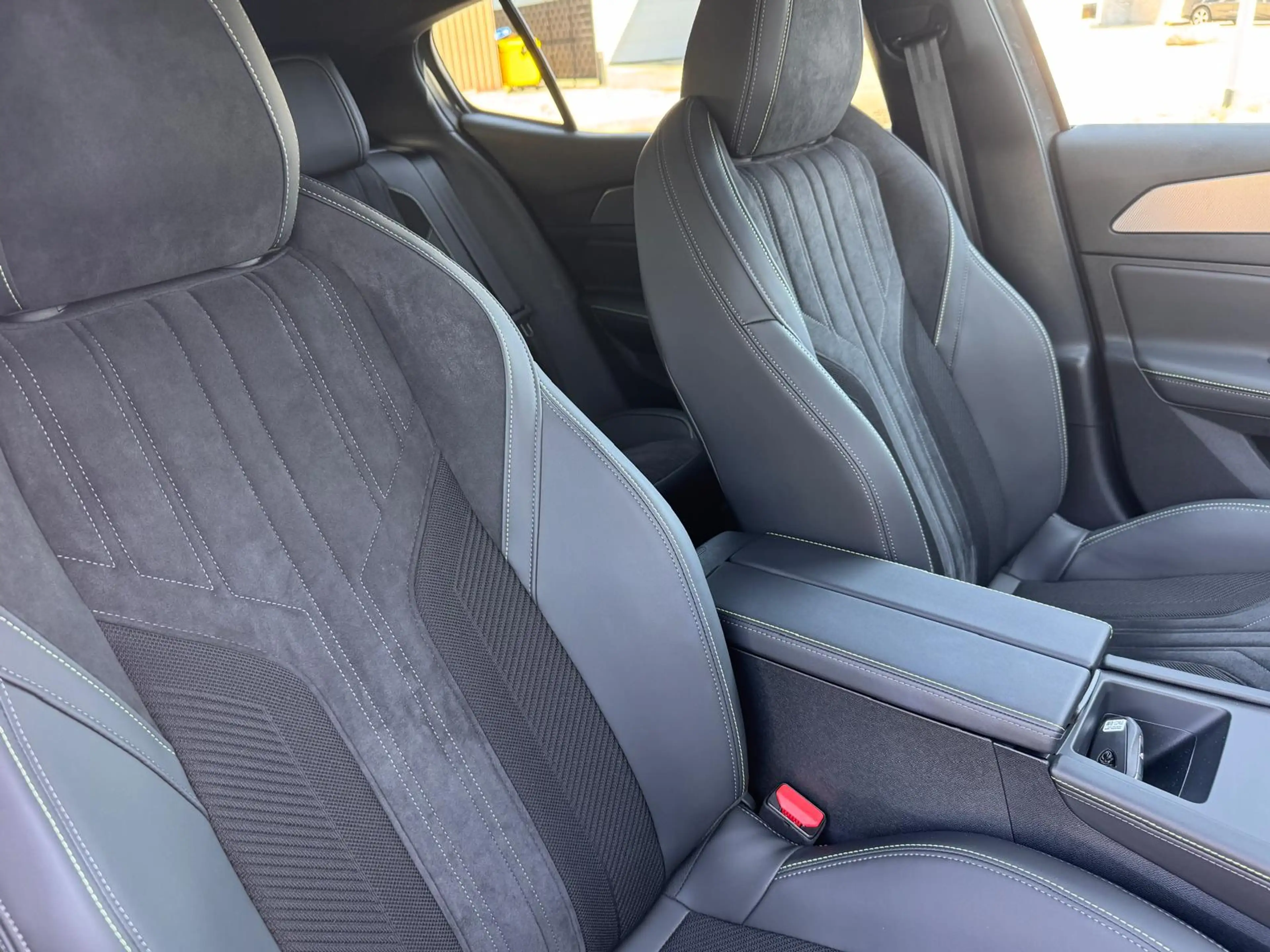 Peugeot 408 1.6 HYbrid GT | Automaat | Alcantara | Camera Voor — photo 12
