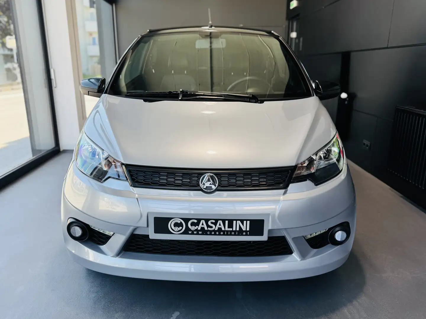Aixam Coupe R -S9 Bicolor / 6kW-Kubota Motor / Topausstattung Srebrny - 2