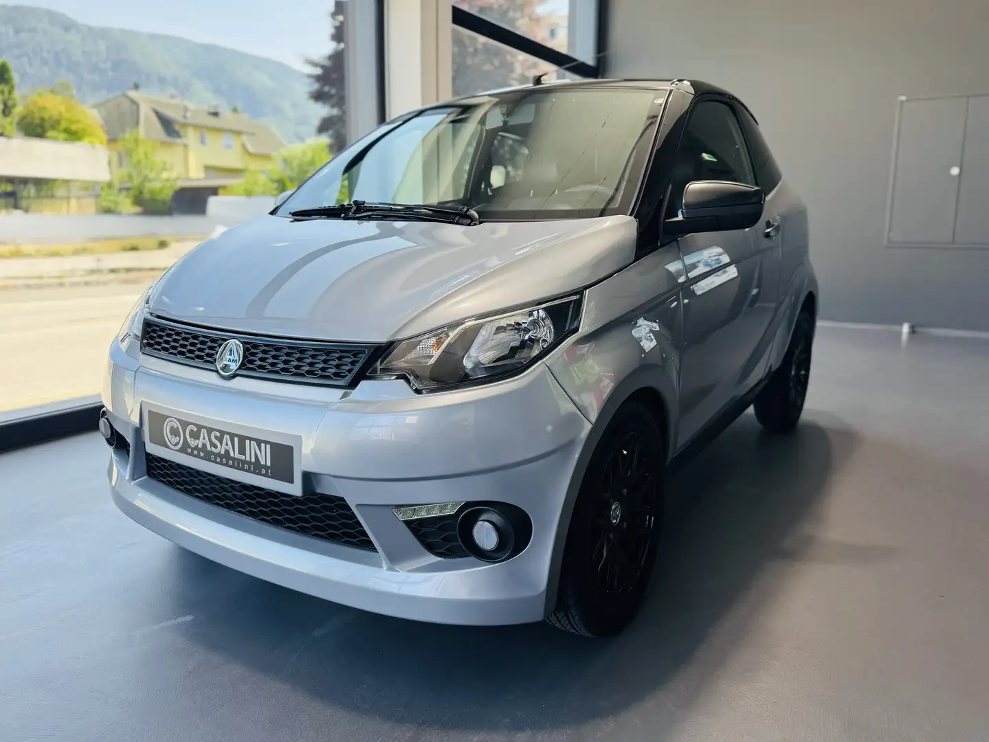 Aixam Coupe R -S9 Bicolor / 6kW-Kubota Motor / Topausstattung Srebrny - 1