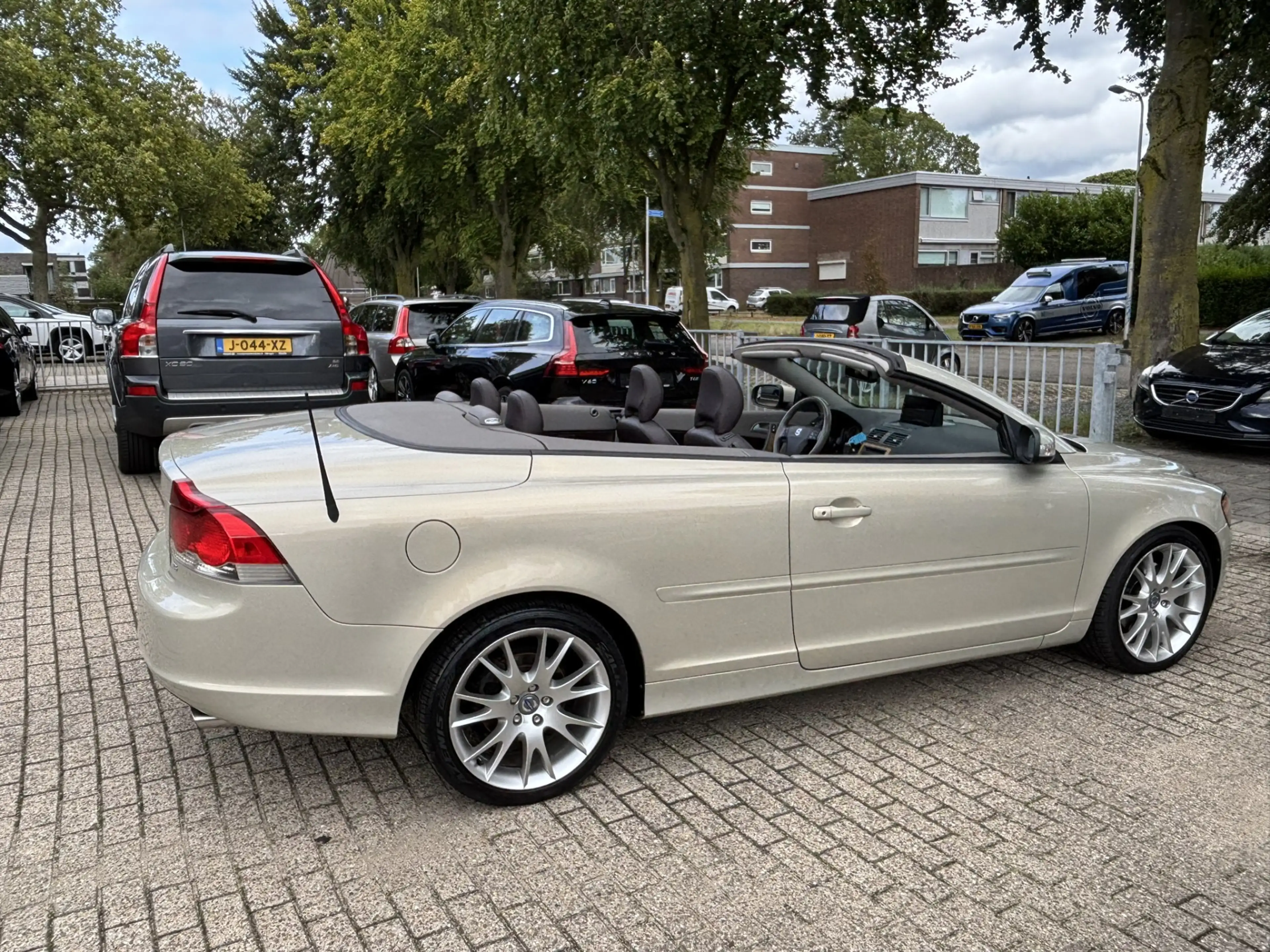 Volvo C70 Convertible 2.5 T5 230pk Summum Premium sound — photo 2