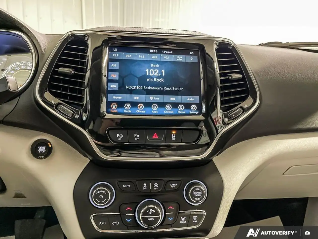 Jeep Cherokee снимка Jeep Cherokee