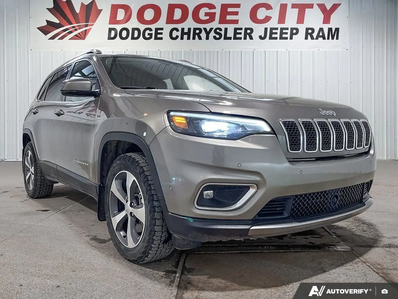 Jeep Cherokee снимка Jeep Cherokee