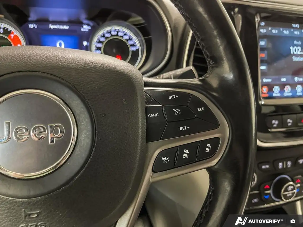 Jeep Cherokee снимка Jeep Cherokee