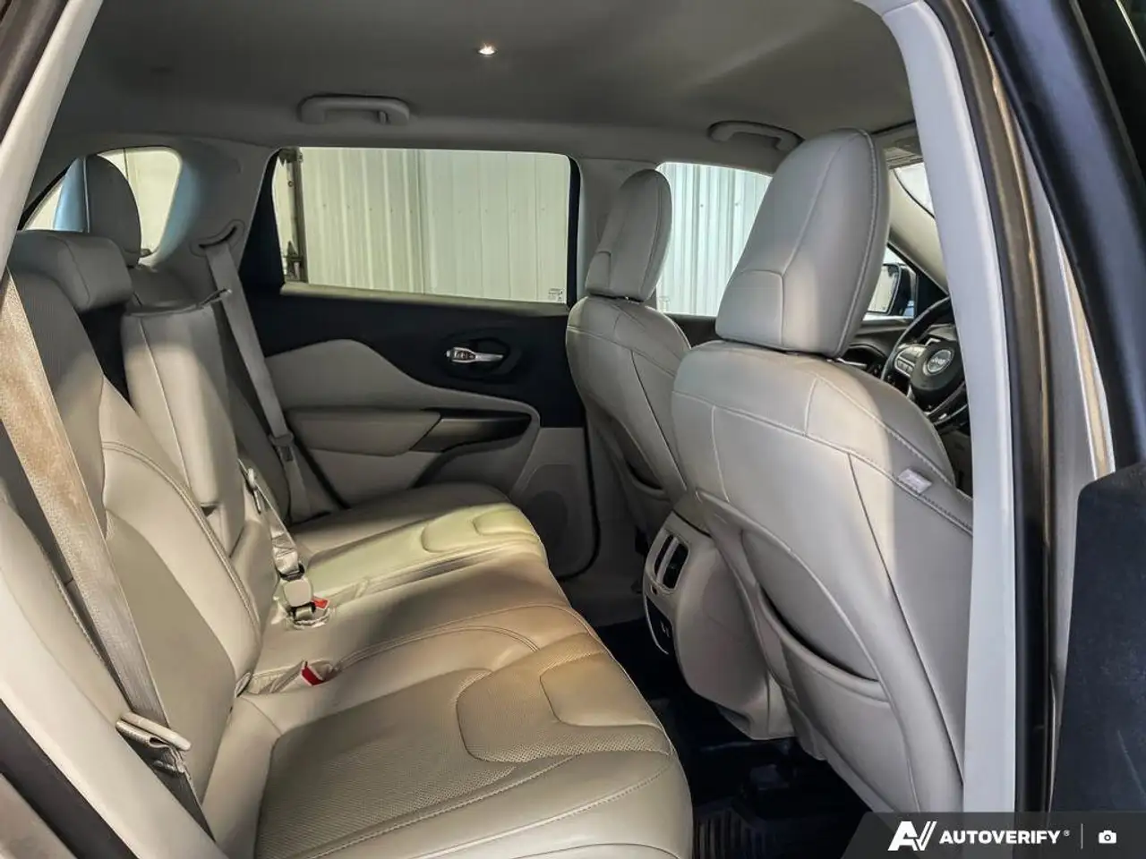 Jeep Cherokee снимка Jeep Cherokee