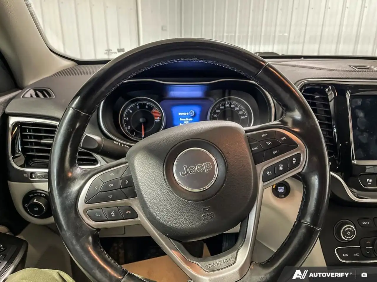 Jeep Cherokee снимка Jeep Cherokee