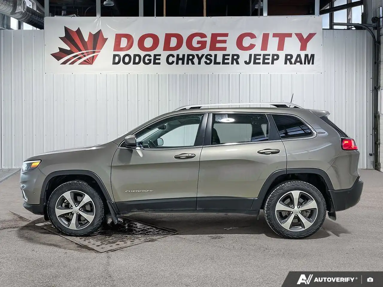 Jeep Cherokee снимка Jeep Cherokee