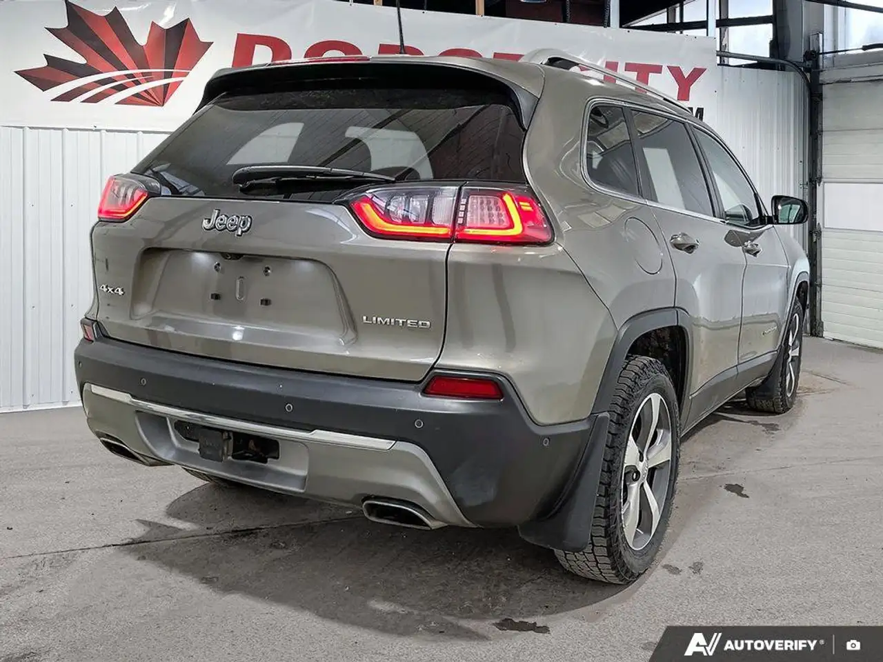 Jeep Cherokee снимка Jeep Cherokee