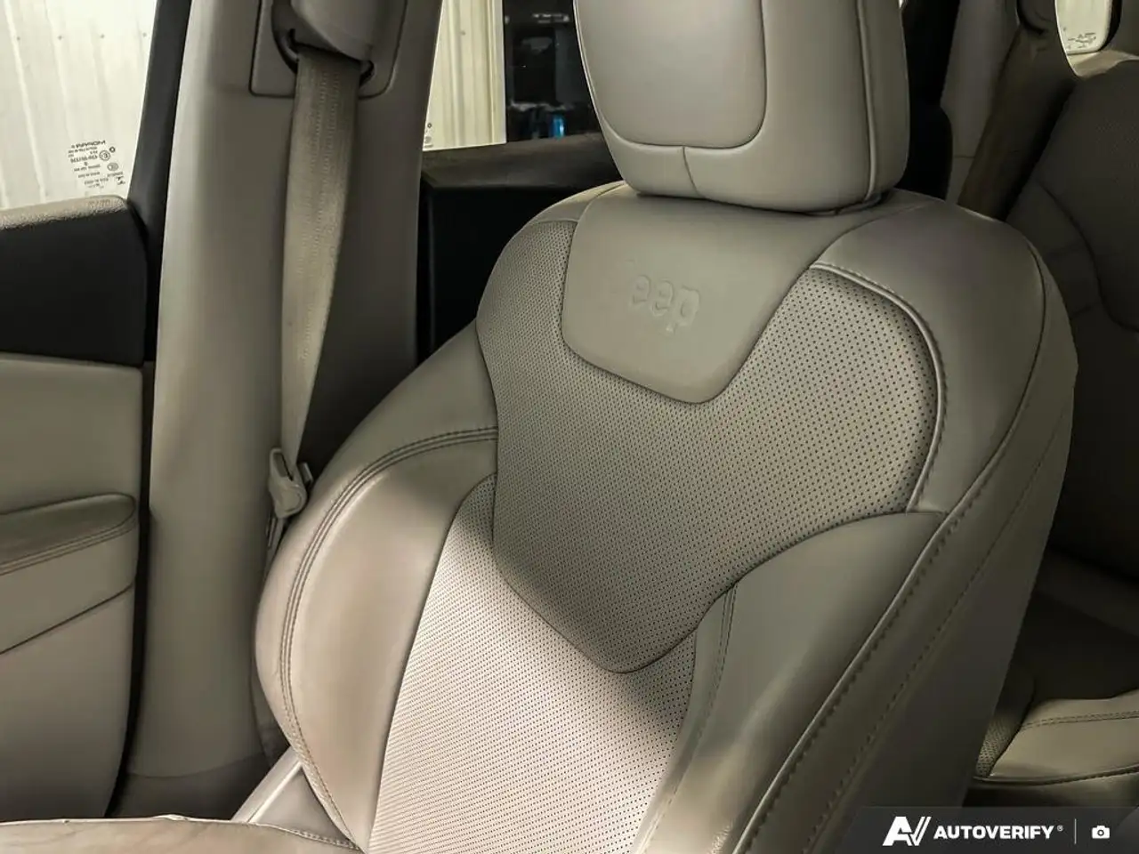 Jeep Cherokee снимка Jeep Cherokee