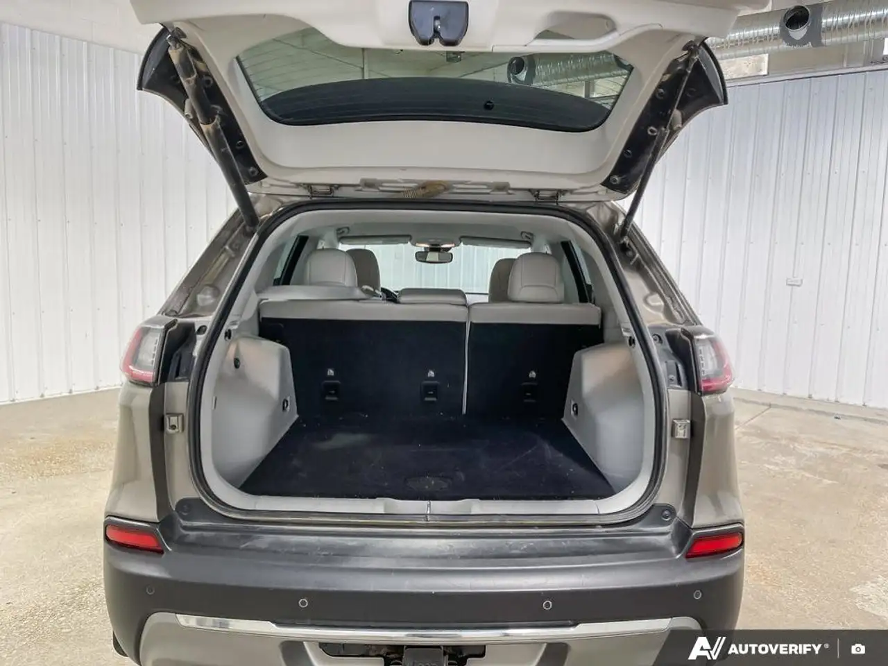 Jeep Cherokee снимка Jeep Cherokee