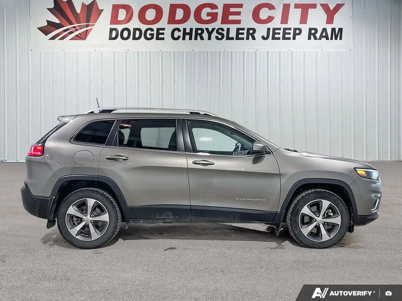 Jeep Cherokee снимка Jeep Cherokee