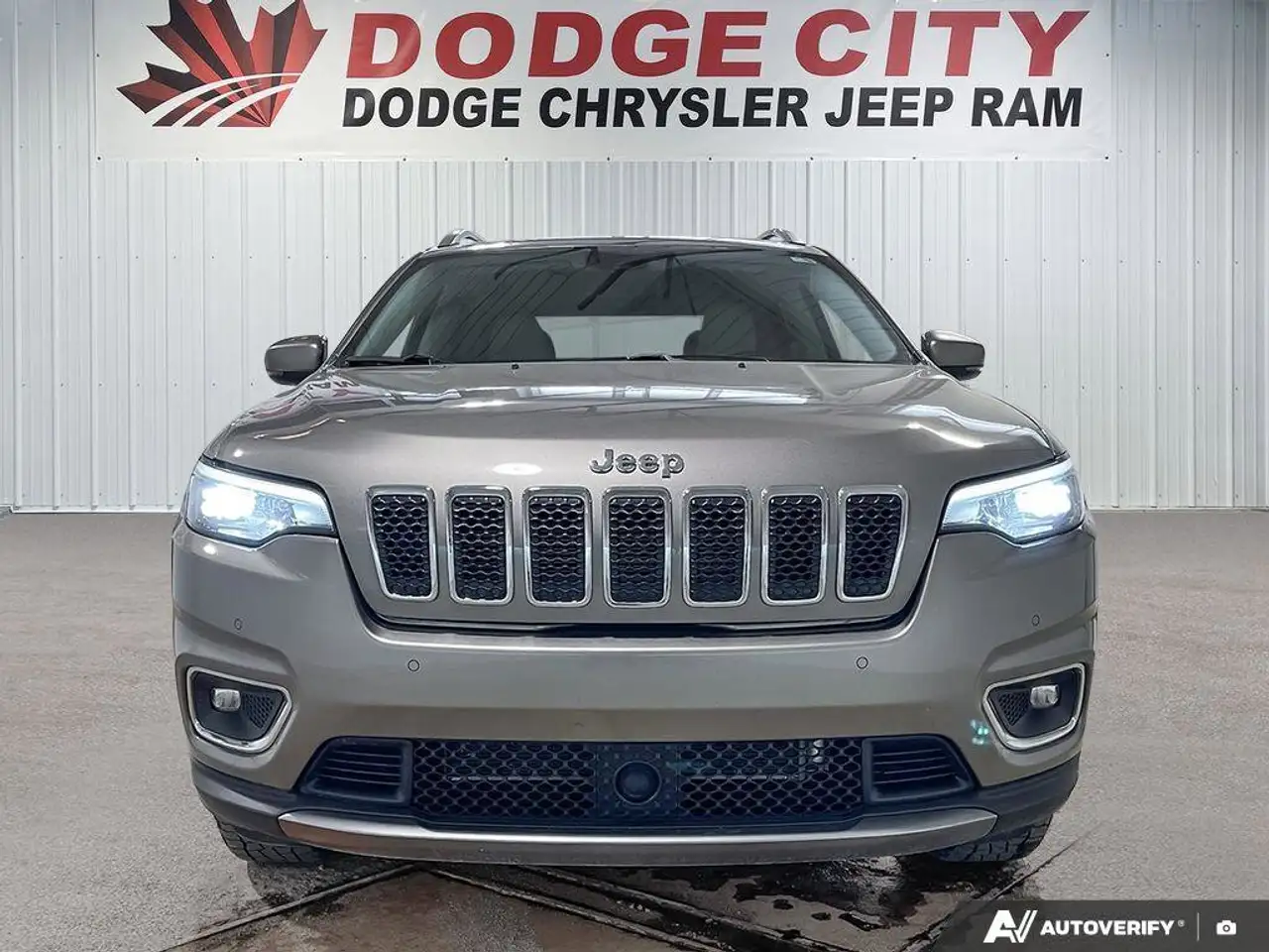 Jeep Cherokee снимка Jeep Cherokee