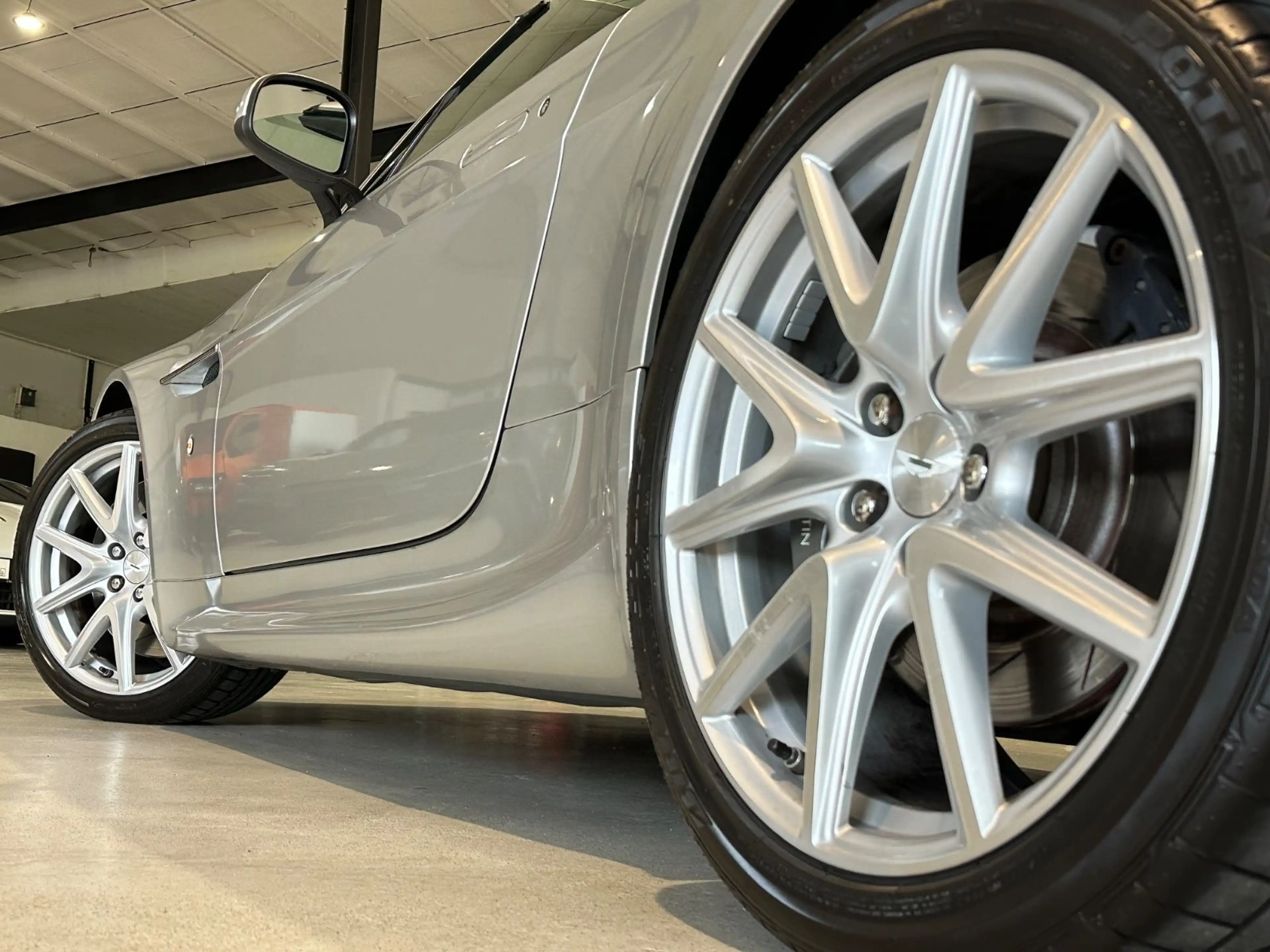 Aston Martin V8 Roadster 4.7l Sportshift * — photo 11