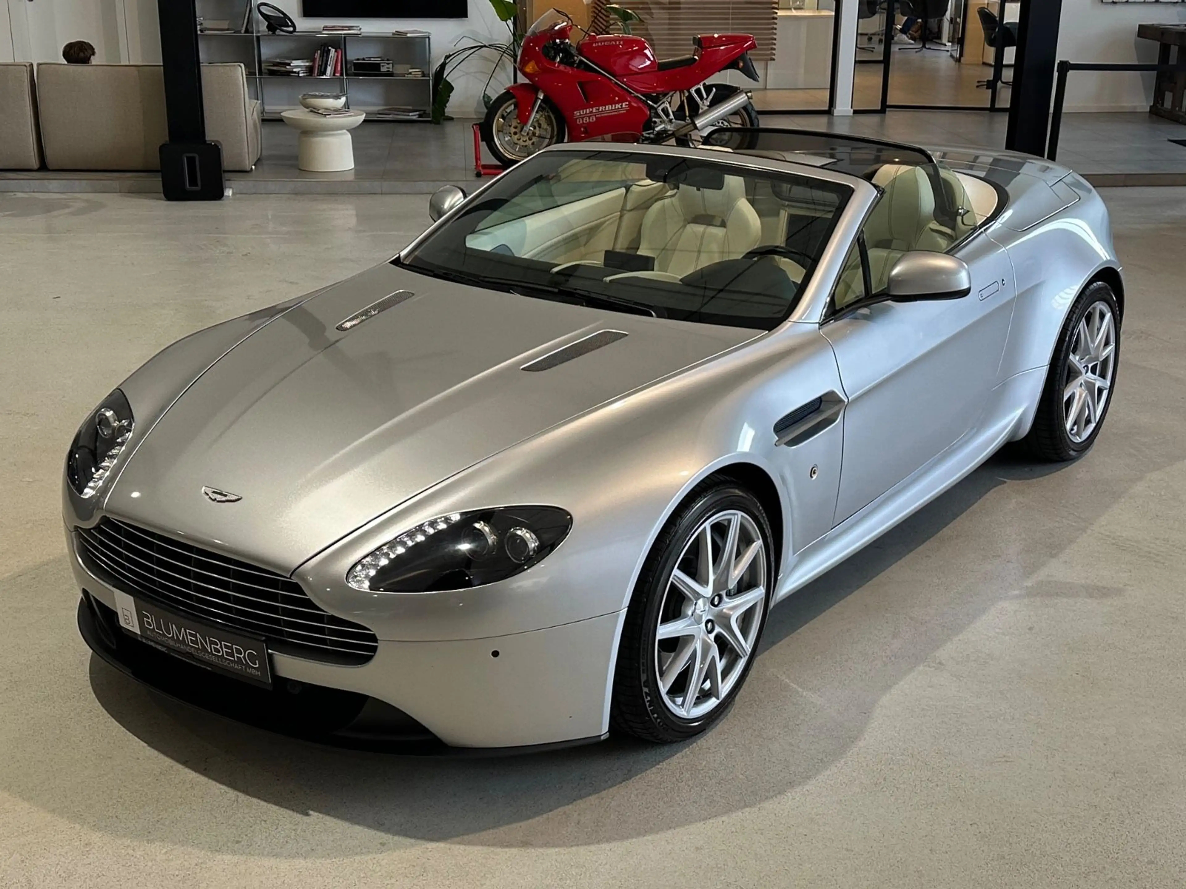 Aston Martin V8 Roadster 4.7l Sportshift * — photo 10