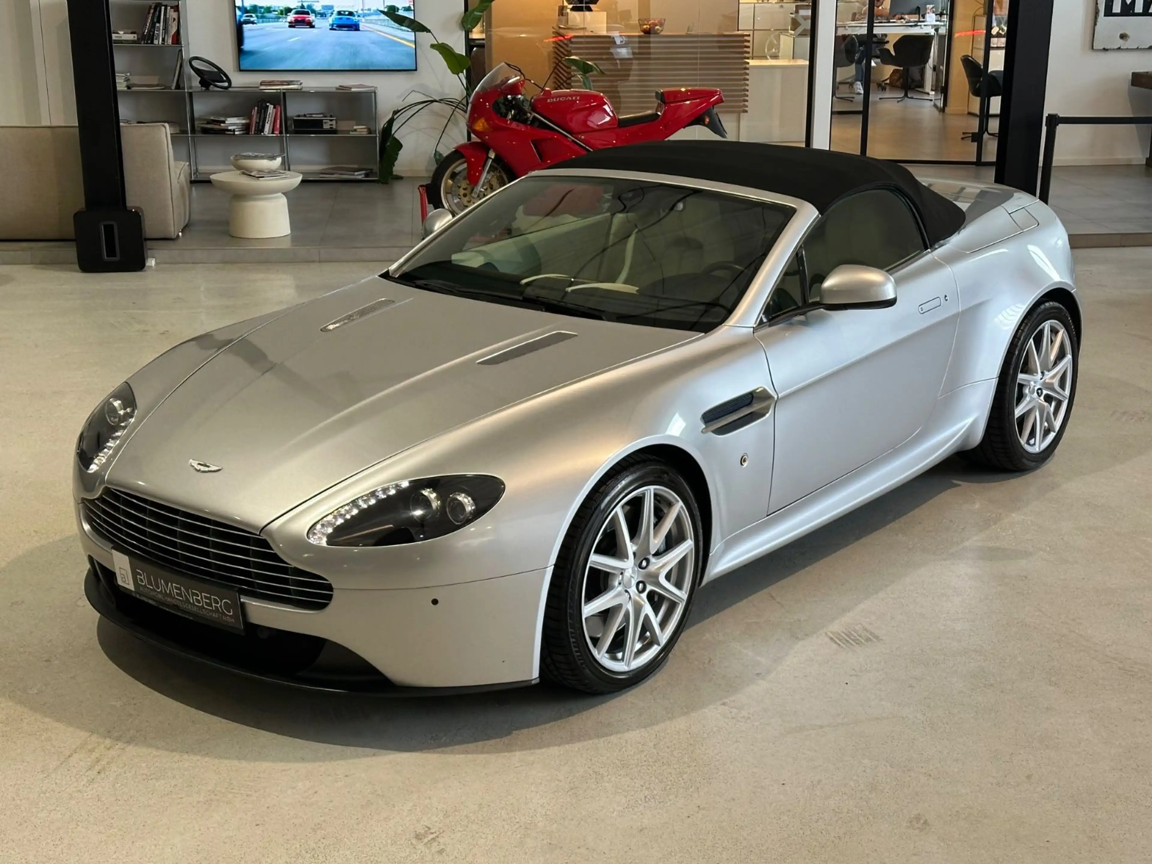 Aston Martin V8 Roadster 4.7l Sportshift * — photo 9