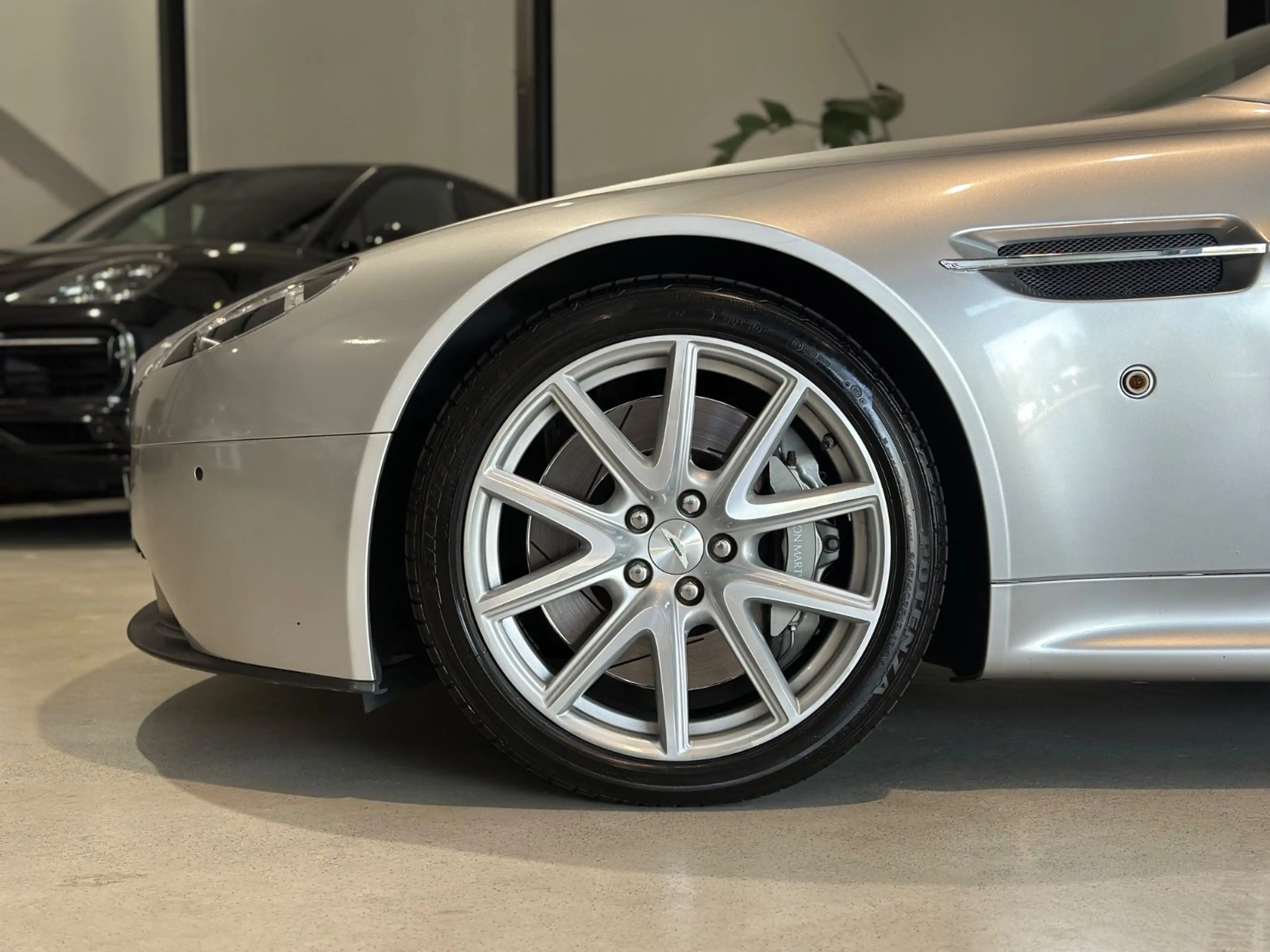 Aston Martin V8 Roadster 4.7l Sportshift * — photo 14