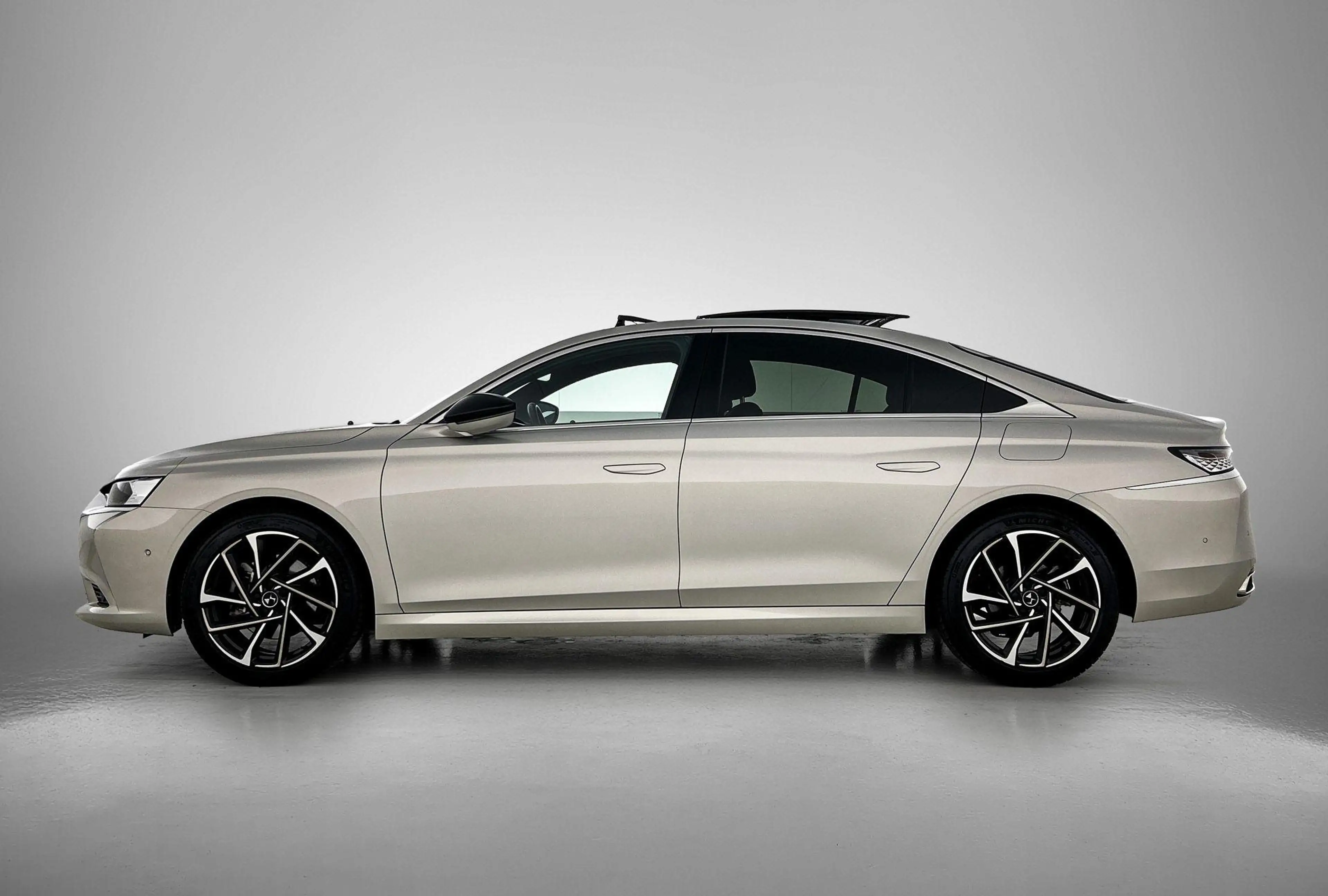 DS Automobiles DS 9 E-Tense RIVOLI+ — photo 2