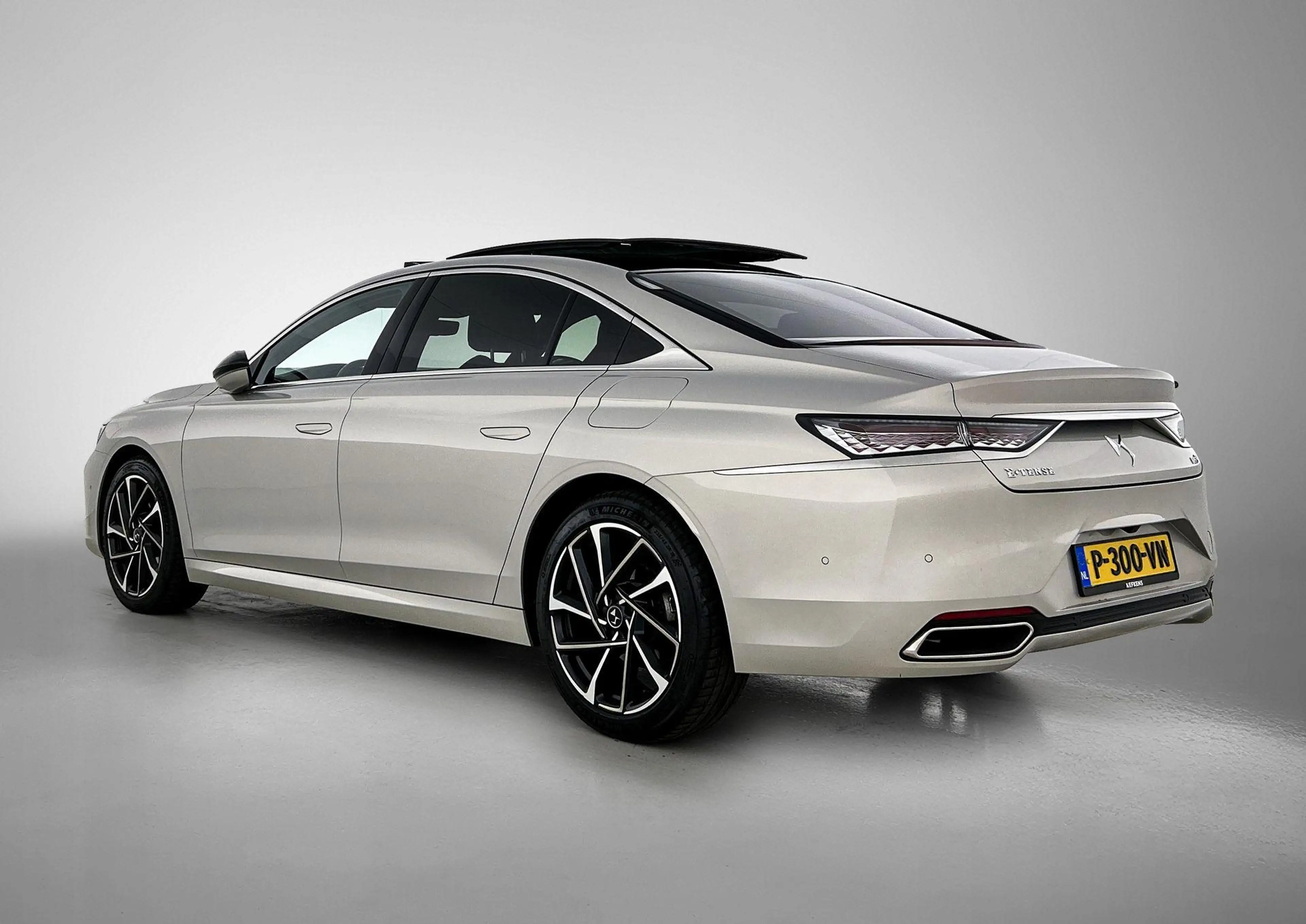 DS Automobiles DS 9 E-Tense RIVOLI+ — photo 3