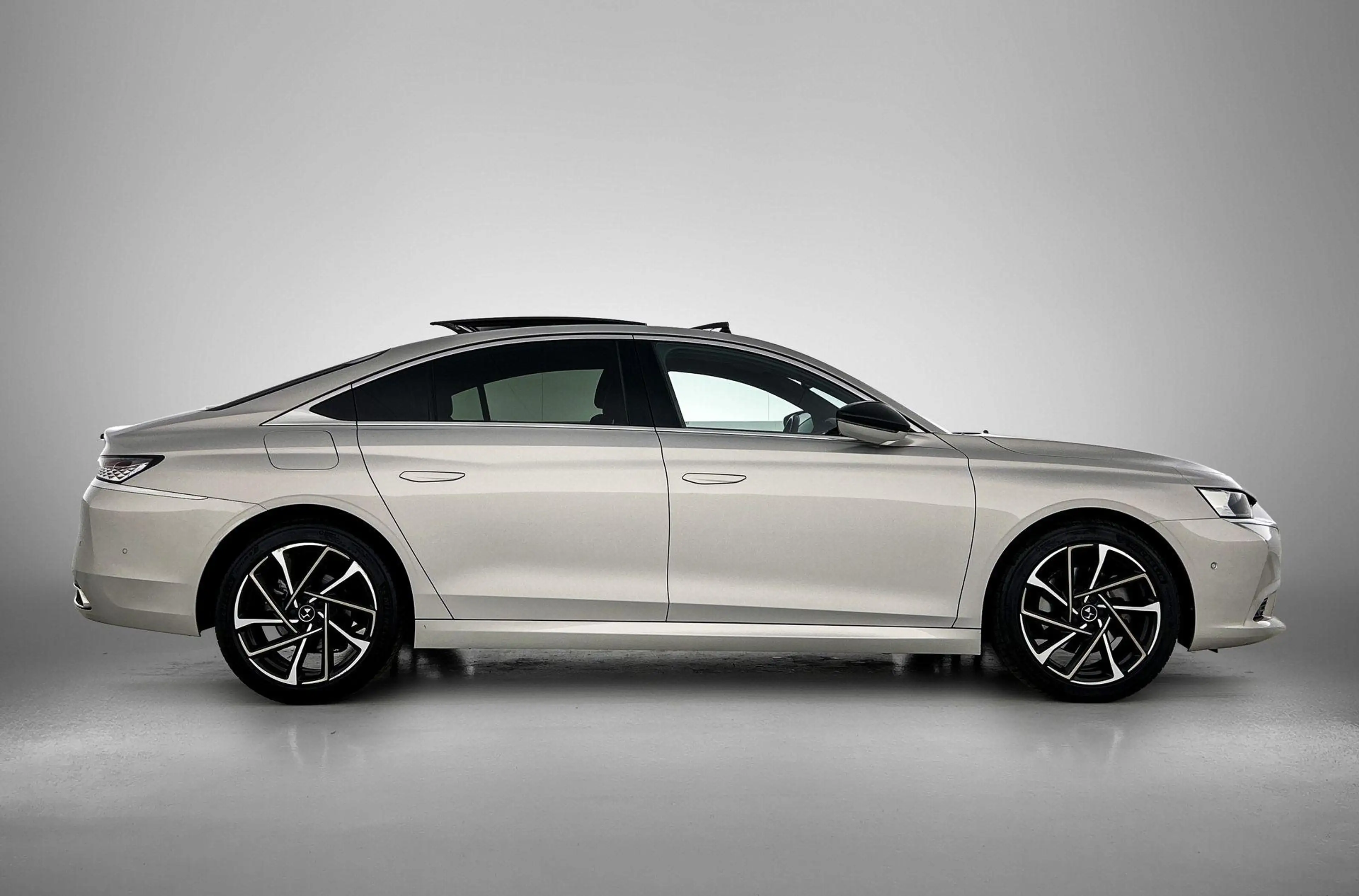 DS Automobiles DS 9 E-Tense RIVOLI+ — photo 6