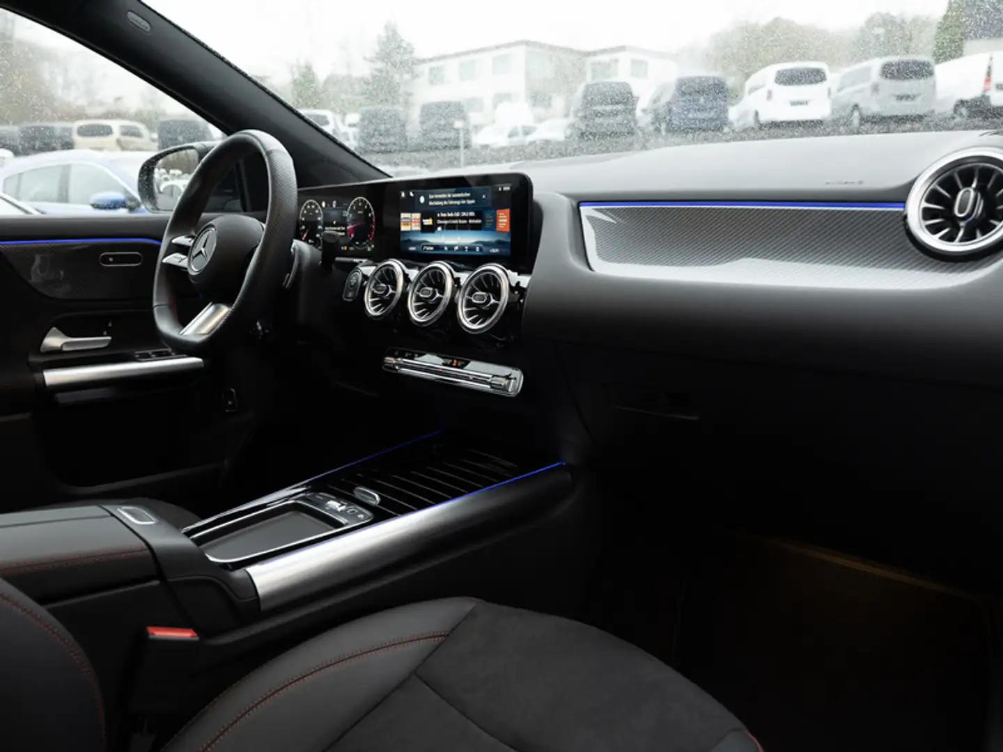 Mercedes-Benz GLA 200 AMG-Sport/LED/Cam/Pano/Stdhz/Totw/Ambi Schwarz - 2