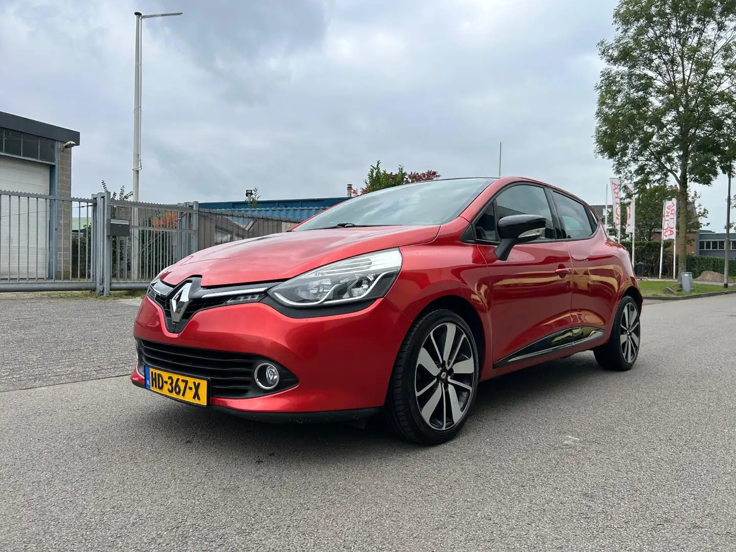 Renault Clio 0.9 TCe Panorama/Navi/Bluetooth Rood - 1