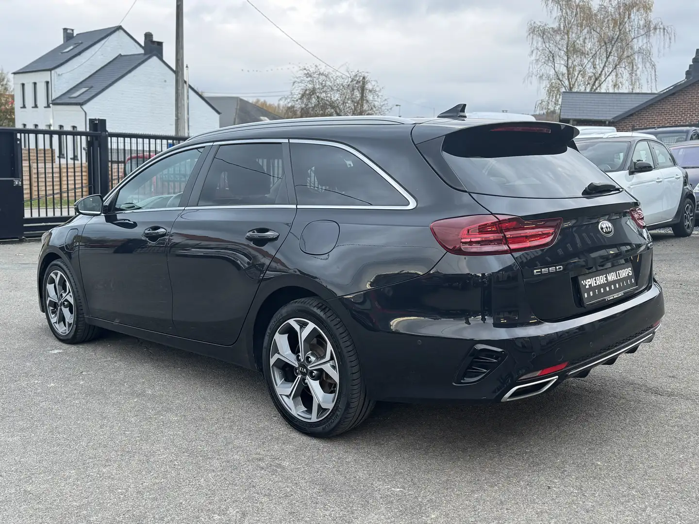 Kia Ceed SW / cee'd SW SENSE 1.6 GDI PHEV DCT / NAV / CARPLAY / ACC / LED Zwart - 2