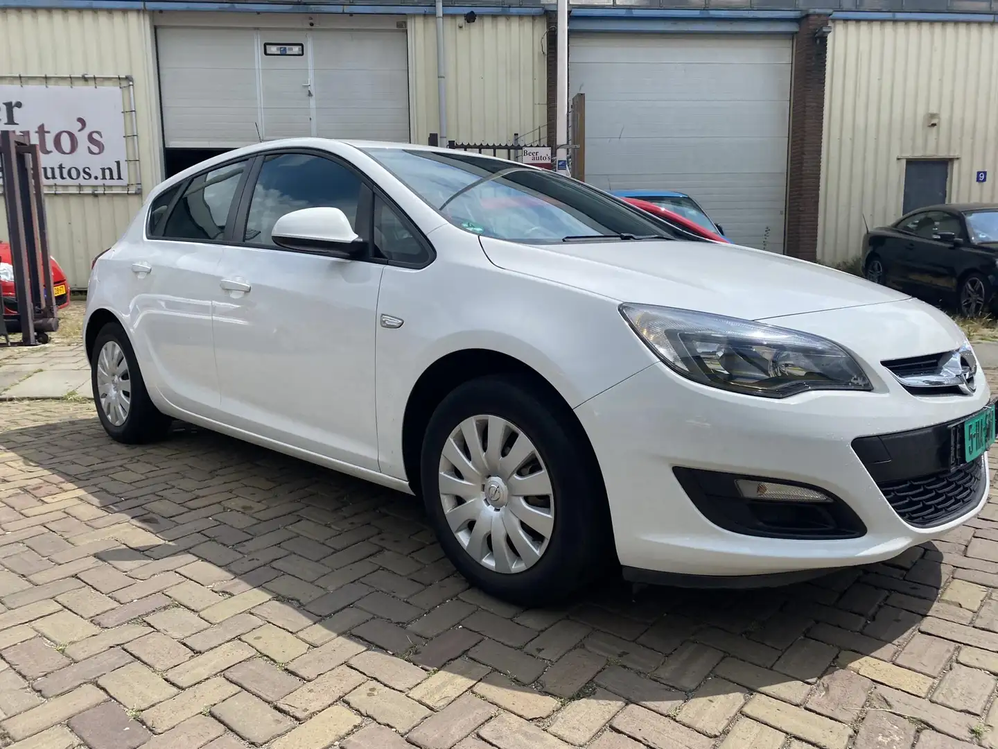 Opel Astra 1.6 Turbo Edition Wit - 1