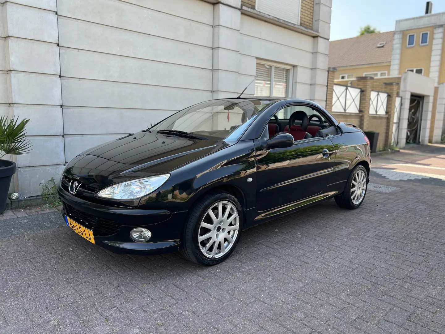 Peugeot 206 206cc 1.6 Nieuw APK Rood Leer AUT Zwart - 1