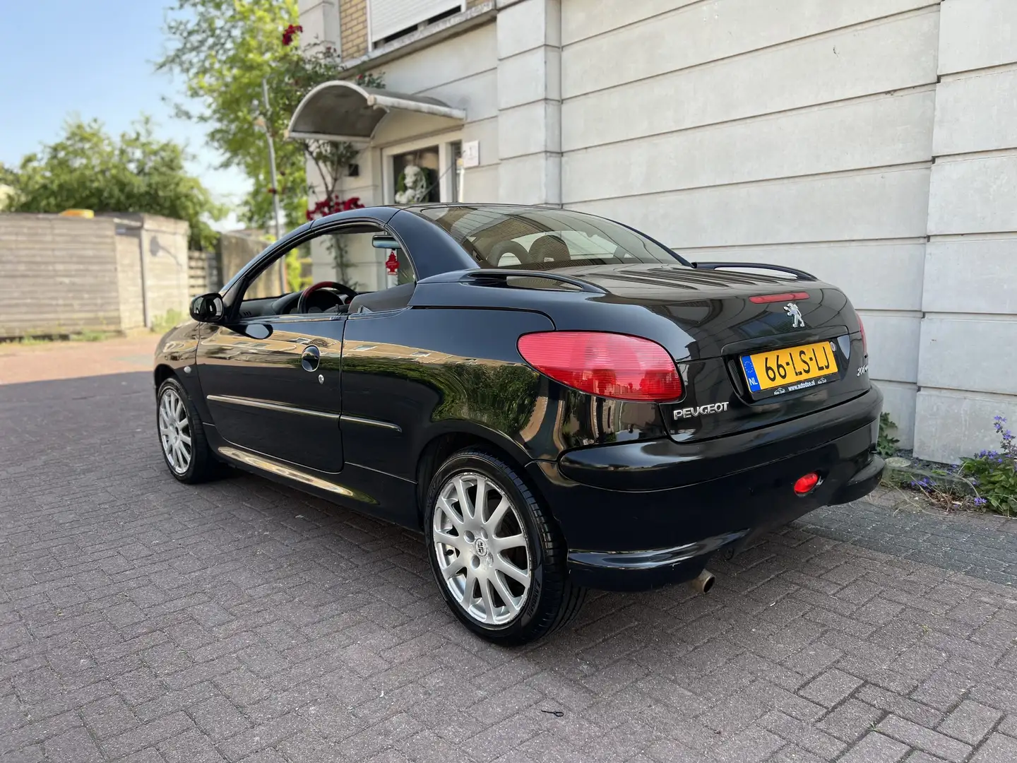 Peugeot 206 206cc 1.6 Nieuw APK Rood Leer AUT Zwart - 2