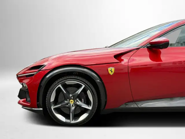 Ferrari Purosangue view 8
