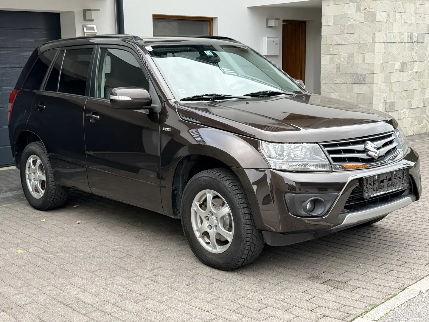 Suzuki Grand Vitara "Pickerl Neu"    " Wenig km " Braun - 2