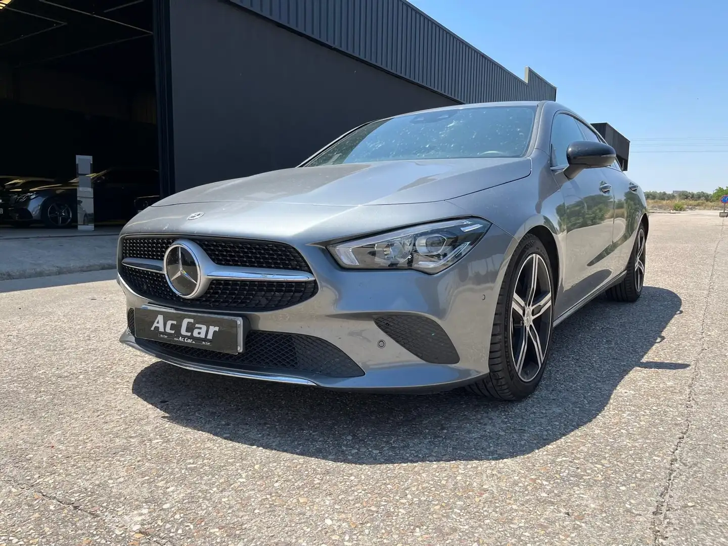 Mercedes-Benz CLA 200 Shooting Brake 200d 8G-DCT Gris - 2