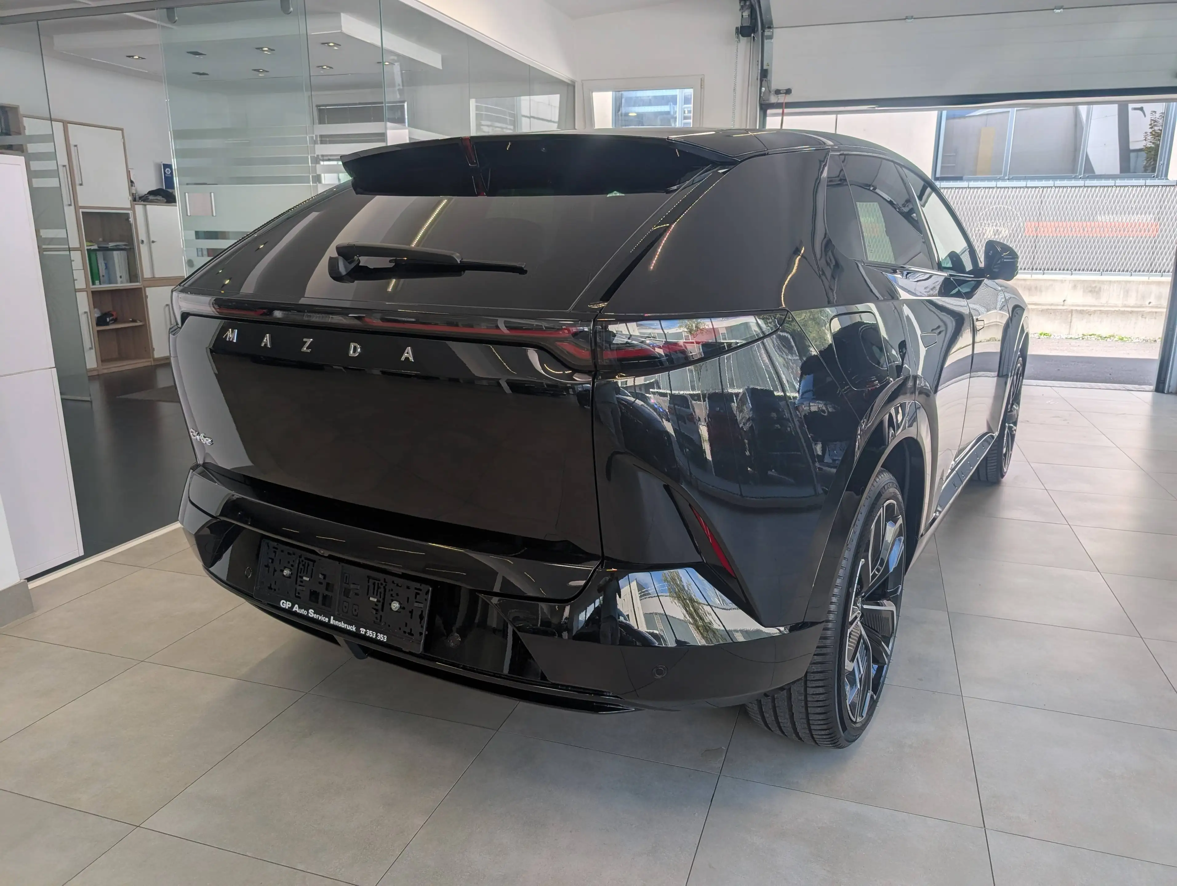Mazda CX-6e Mazda CX-6e 78kWh Takumi Takumi — photo 3