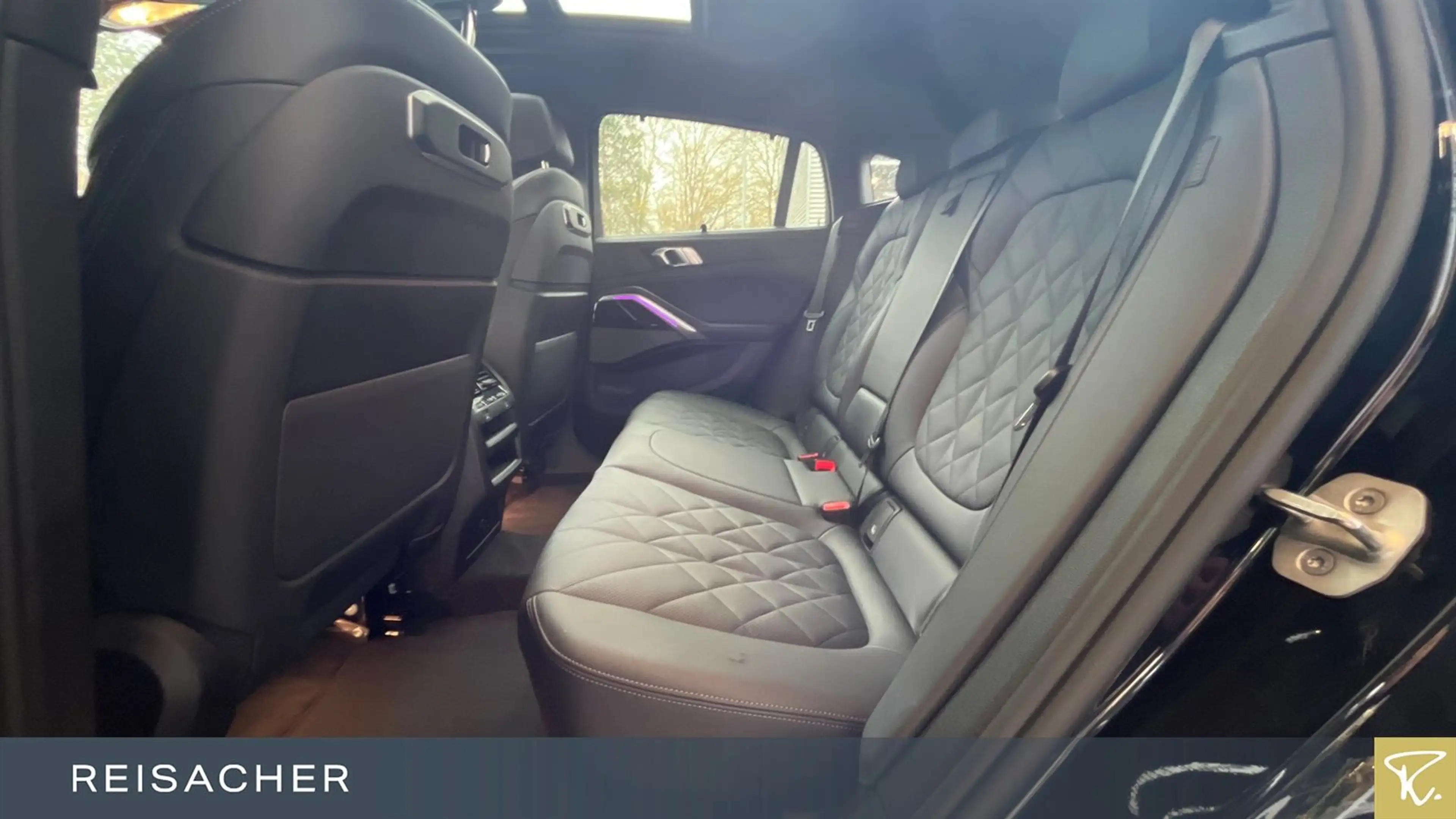 BMW X6 xDrive40d Navi AHK HUD 360° Standhzg ACC 22" — photo 8