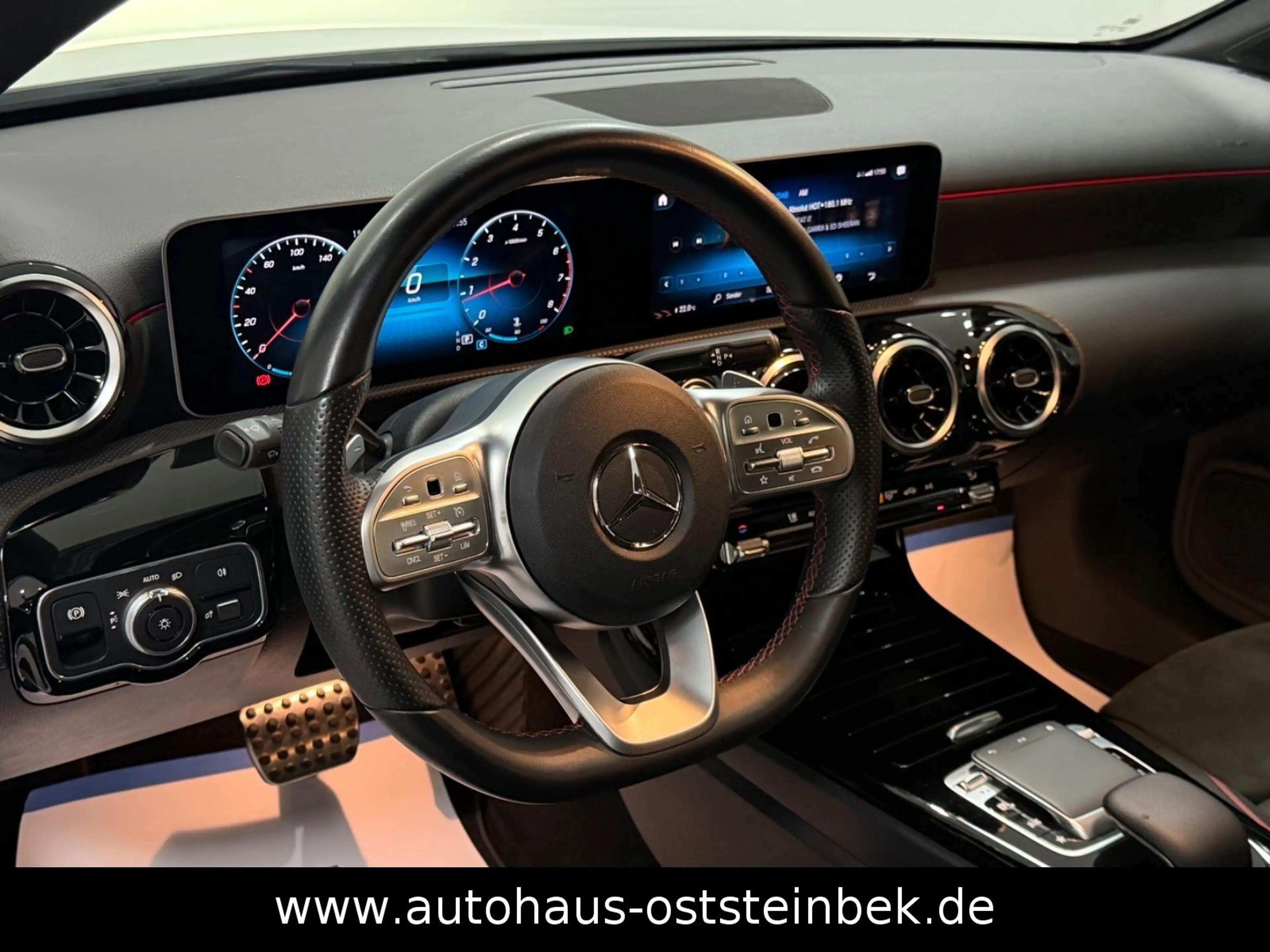Mercedes-Benz A 200 LIMOUSINE AMG-LINE/NIGHT/PANO/LED/SHZ/PDC/ — photo 10