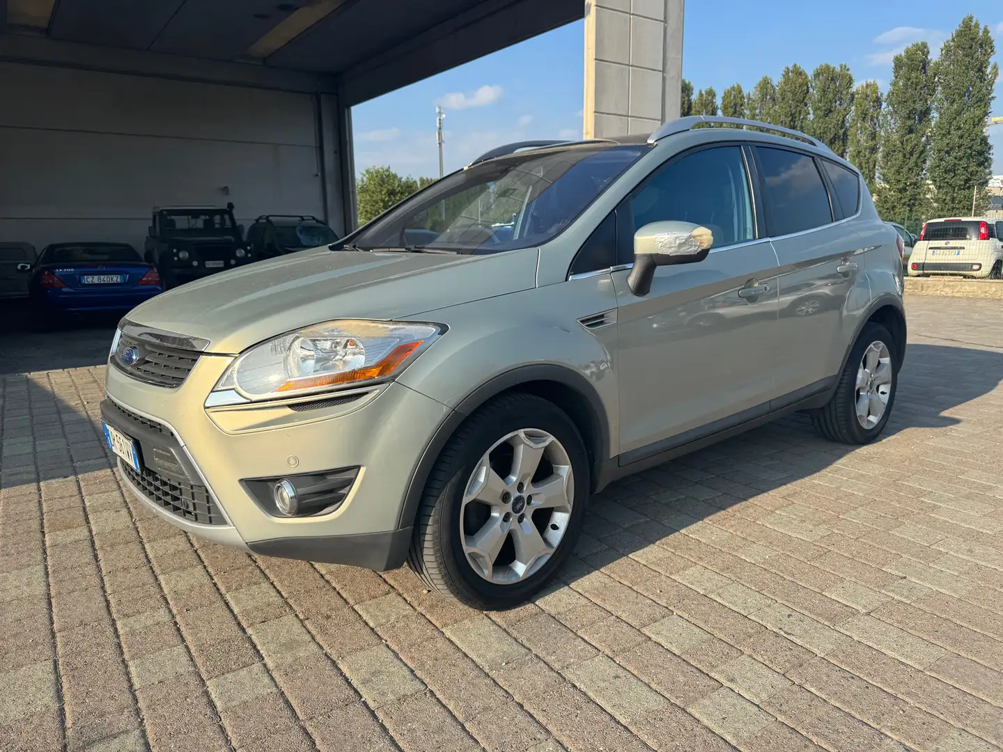Ford Kuga Kuga I 2009 2.0 tdci Titanium 4wd 136cv dpf bež - 1