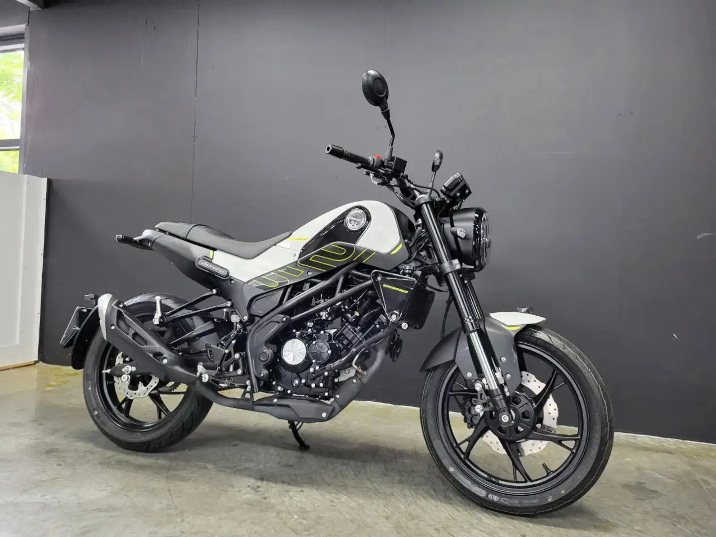 Benelli Leoncino 125 (A1, B-rijbewijs) - 1