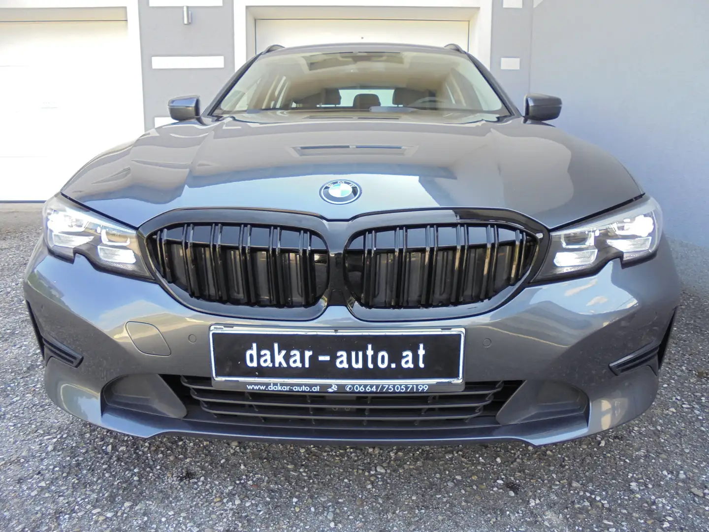 BMW 318 d Touring NAVI, R-KAMERA ,SHZ, LED, PDC, TEMP Grau - 1