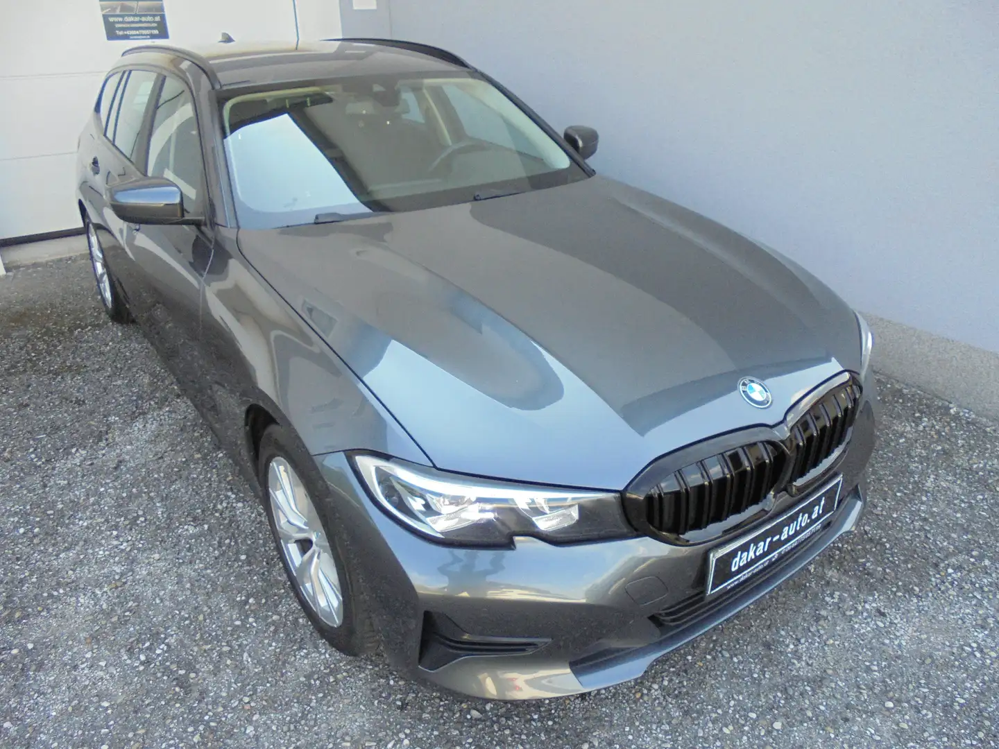 BMW 318 d Touring NAVI, R-KAMERA ,SHZ, LED, PDC, TEMP Grau - 2