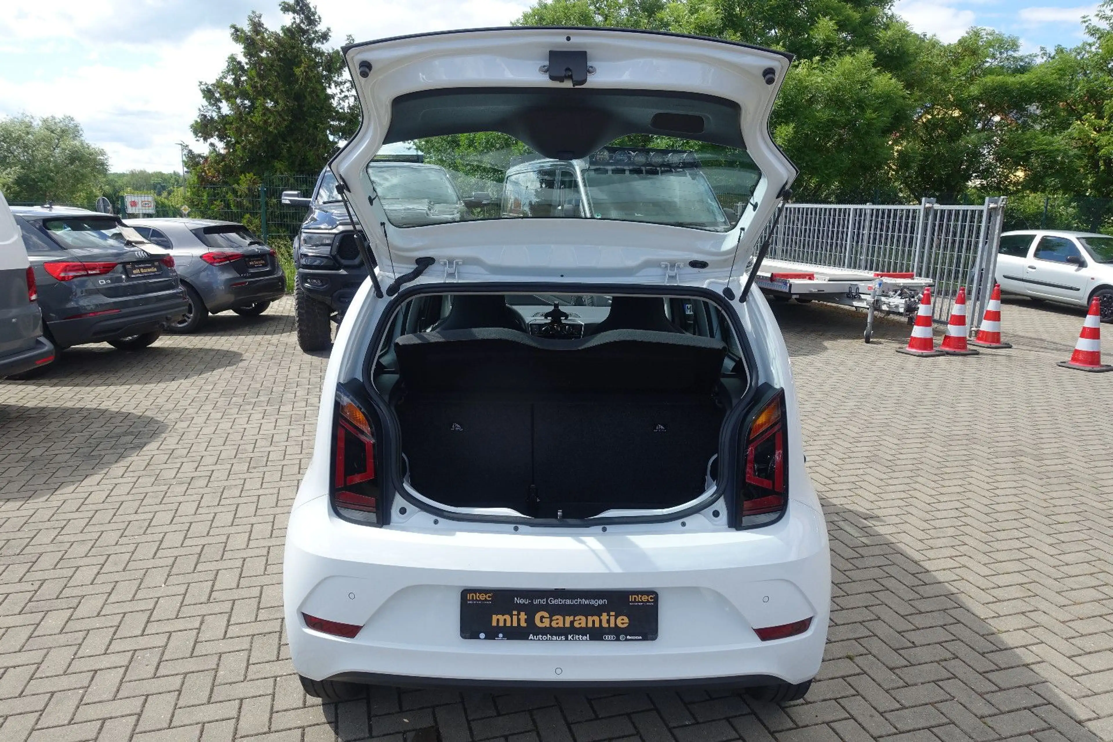 Volkswagen up! *Klima*Brems-Assist*Tempomat*Rückfahrkamera* — photo 31