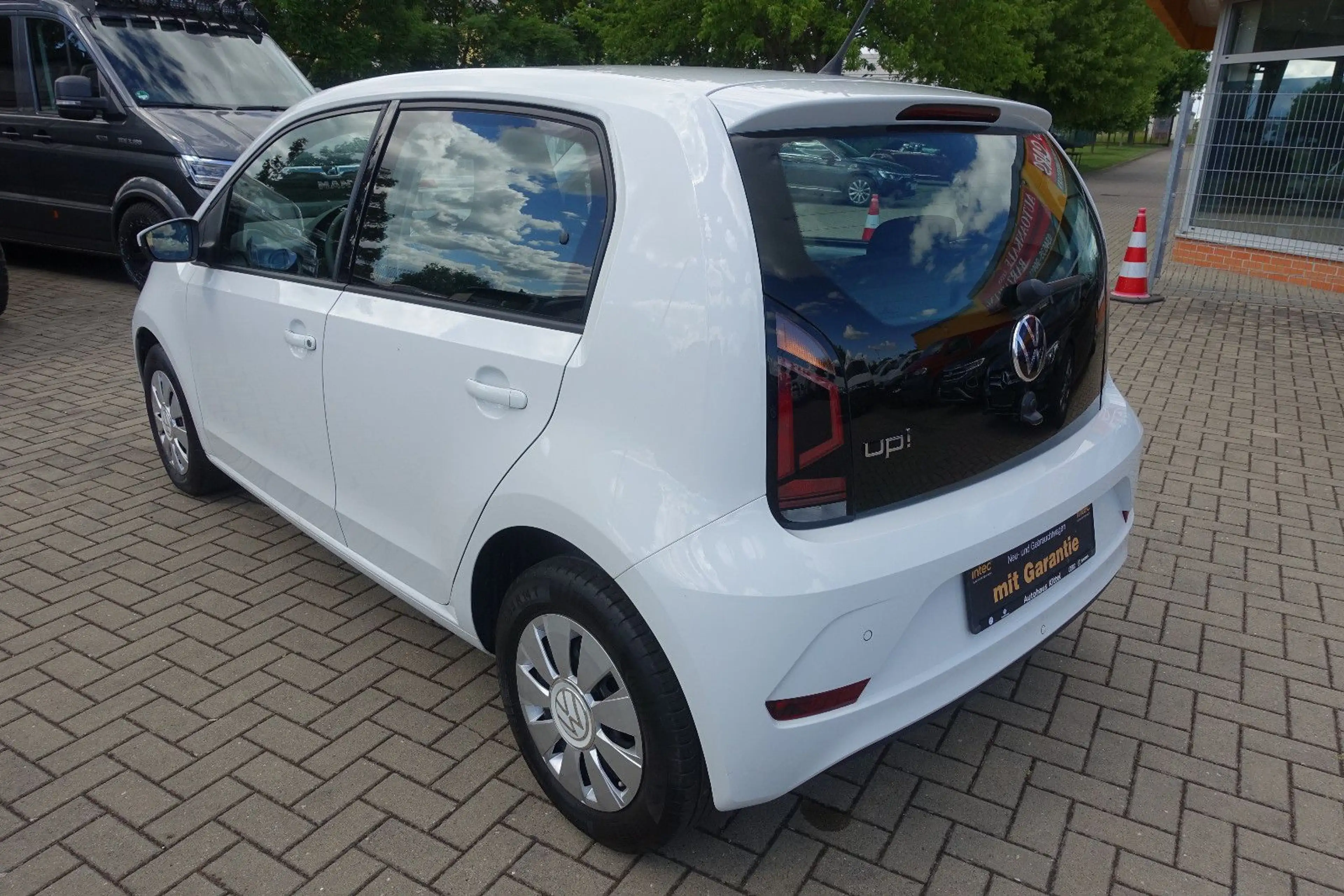 Volkswagen up! *Klima*Brems-Assist*Tempomat*Rückfahrkamera* — photo 7