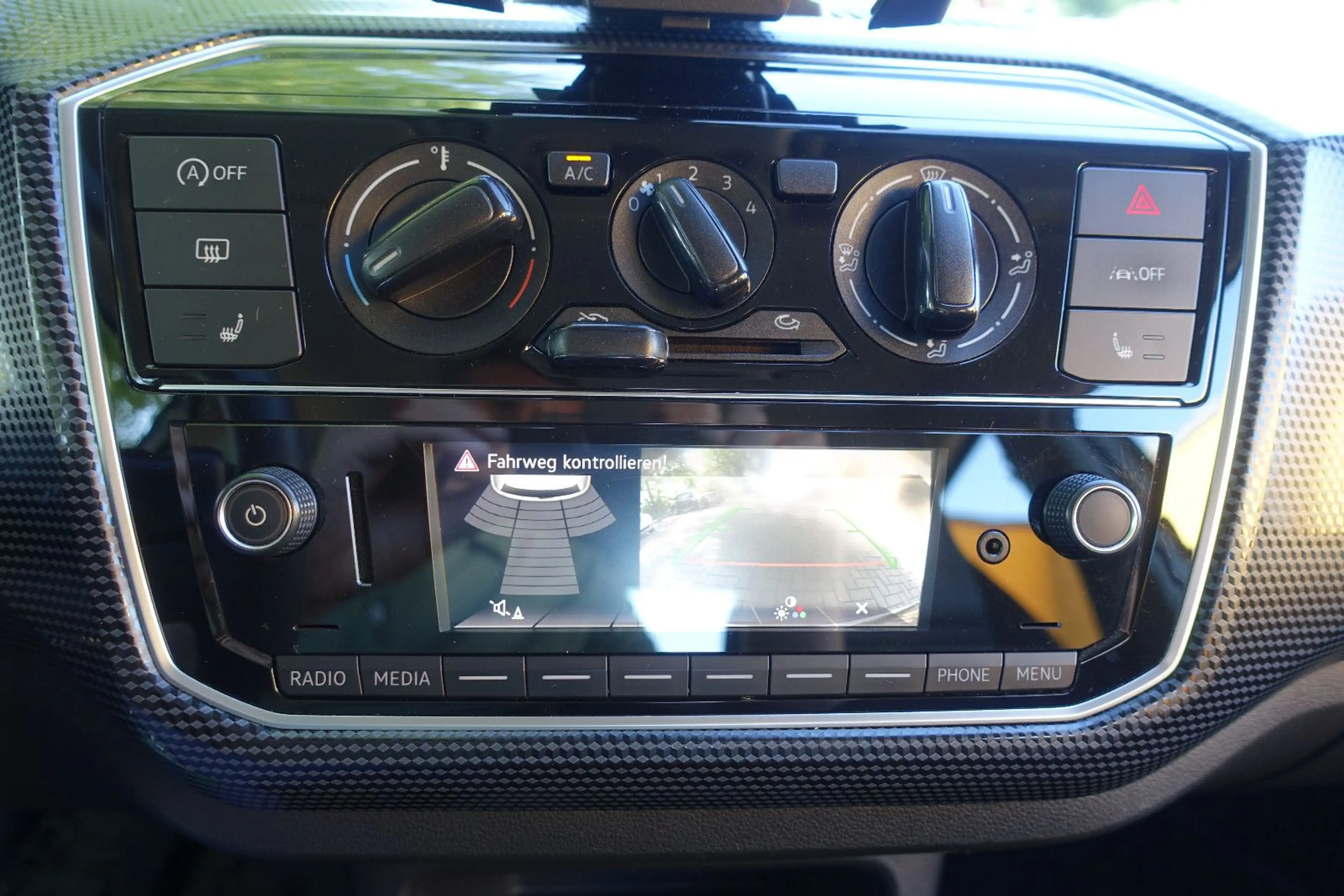 Volkswagen up! *Klima*Brems-Assist*Tempomat*Rückfahrkamera* — photo 18