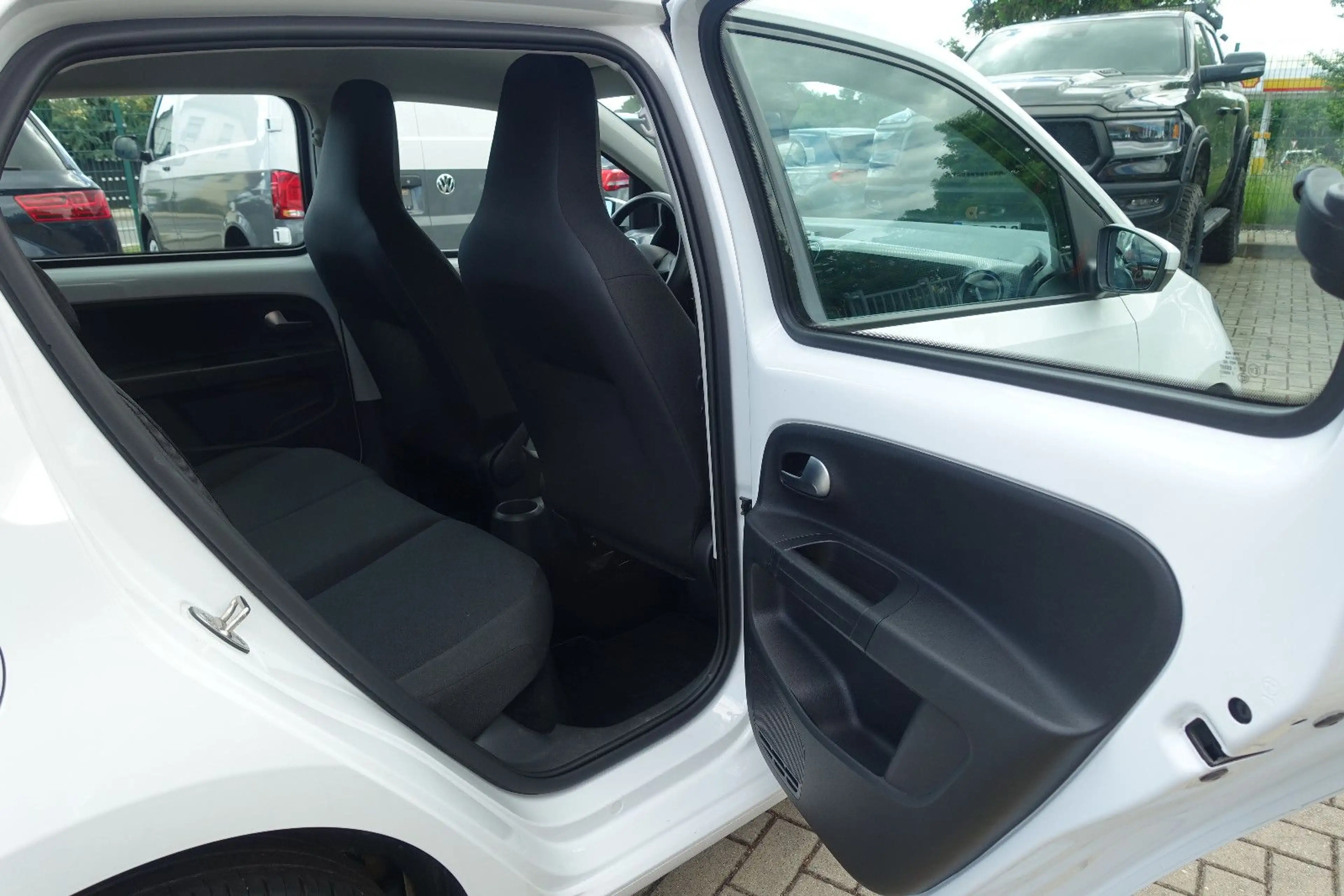 Volkswagen up! *Klima*Brems-Assist*Tempomat*Rückfahrkamera* — photo 23