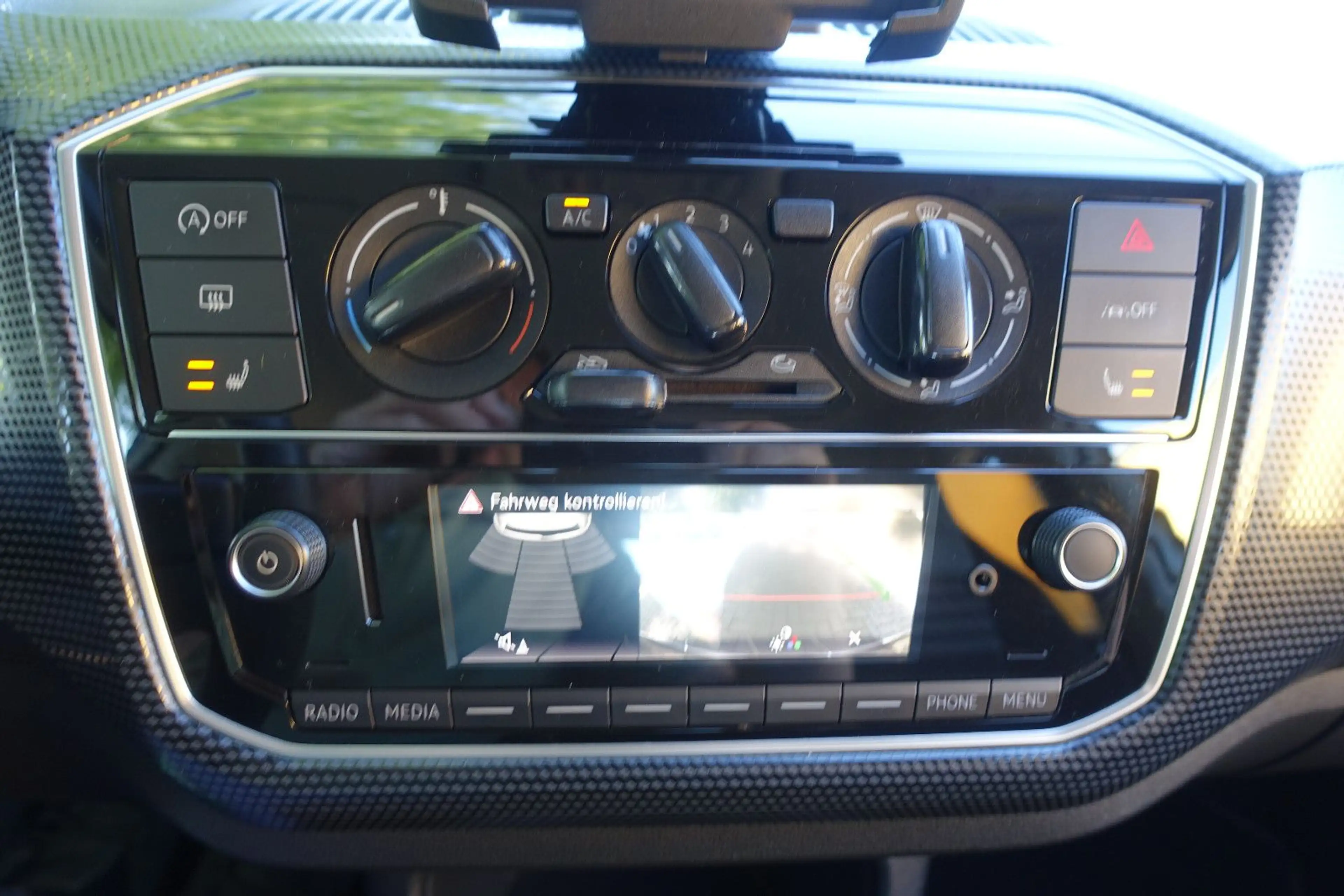Volkswagen up! *Klima*Brems-Assist*Tempomat*Rückfahrkamera* — photo 40