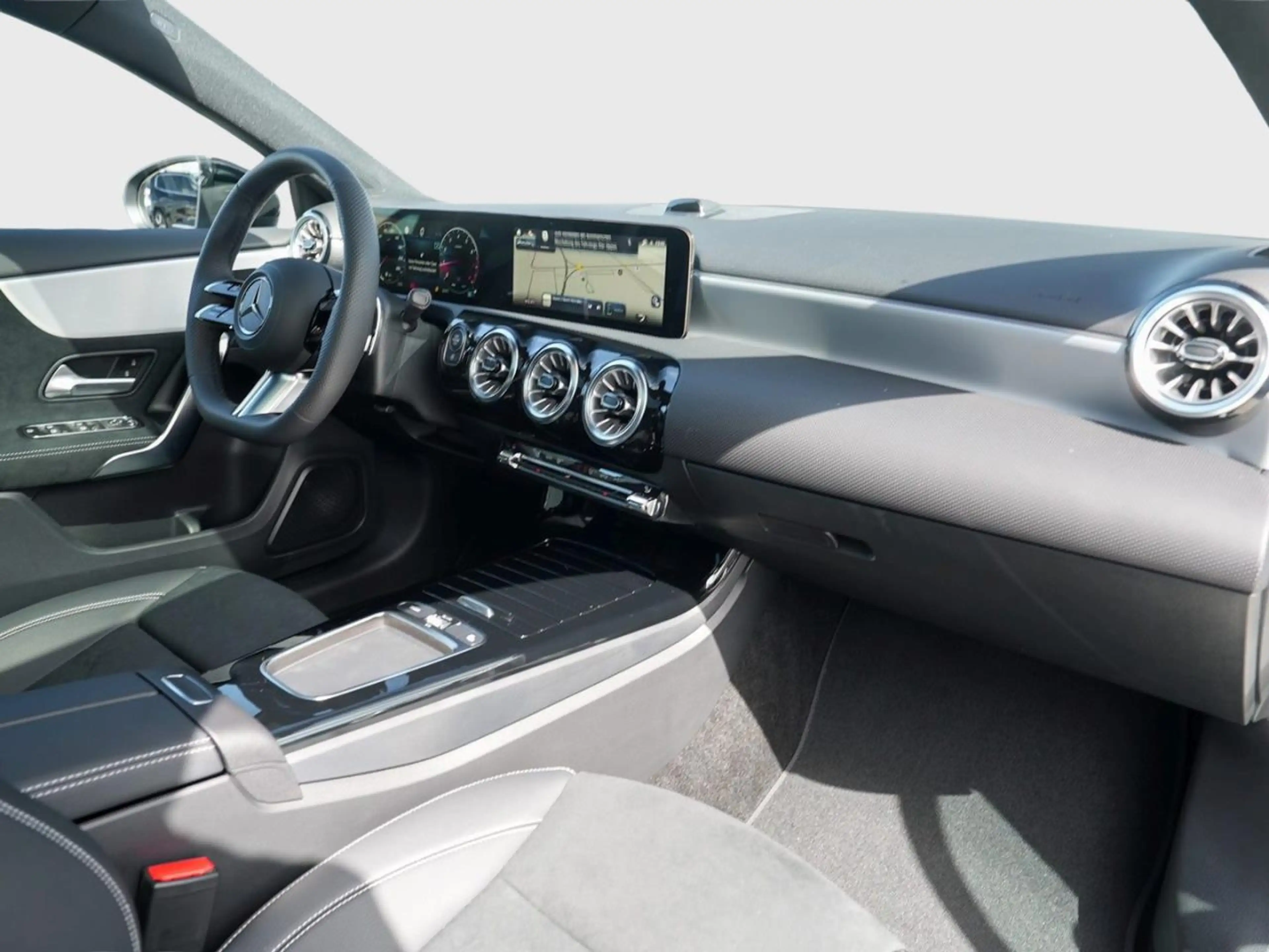 Mercedes-Benz A 200 AMG Night Distronic MBUX-Navi Panorama AHK — photo 10