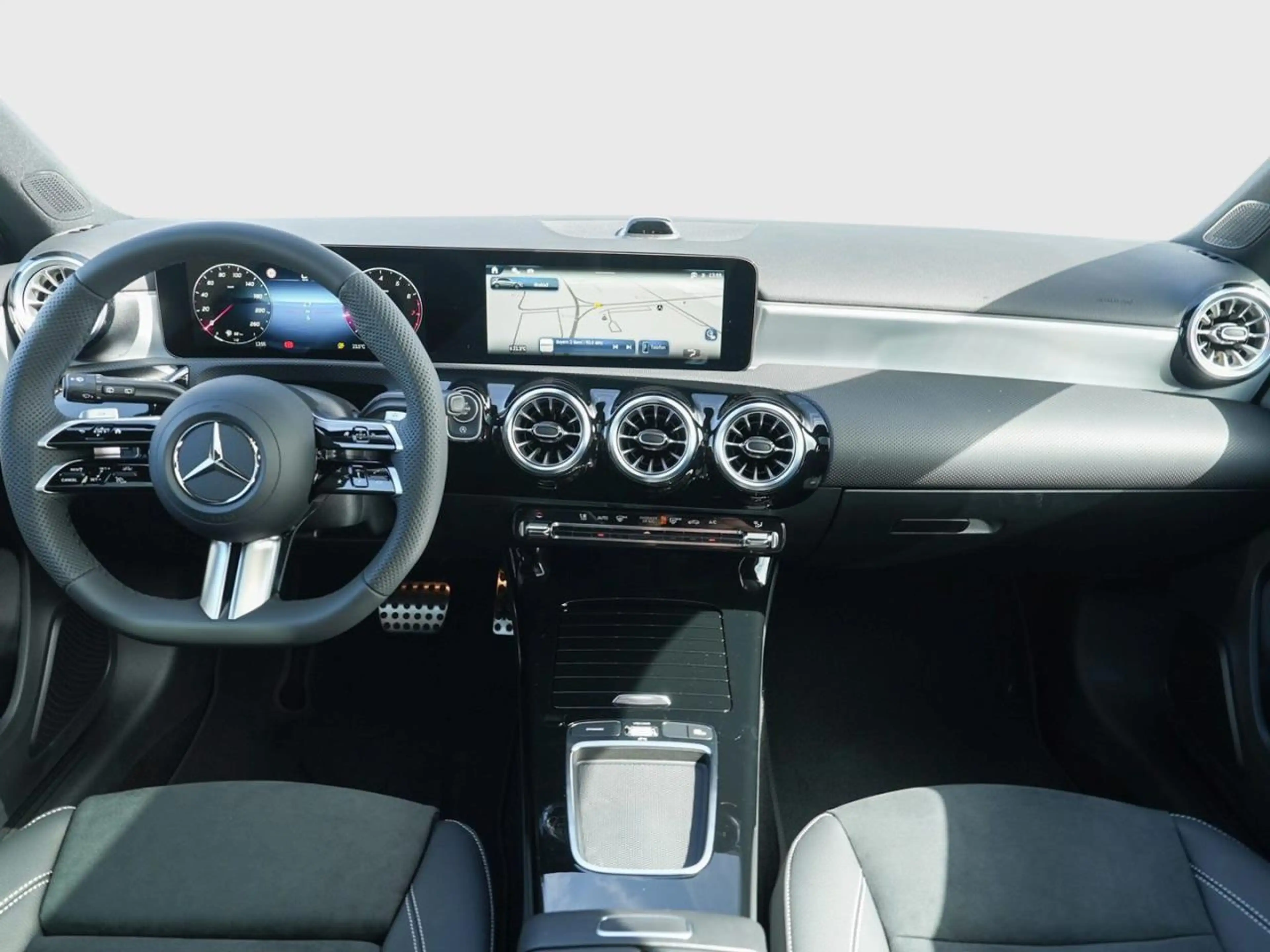 Mercedes-Benz A 200 AMG Night Distronic MBUX-Navi Panorama AHK — photo 12