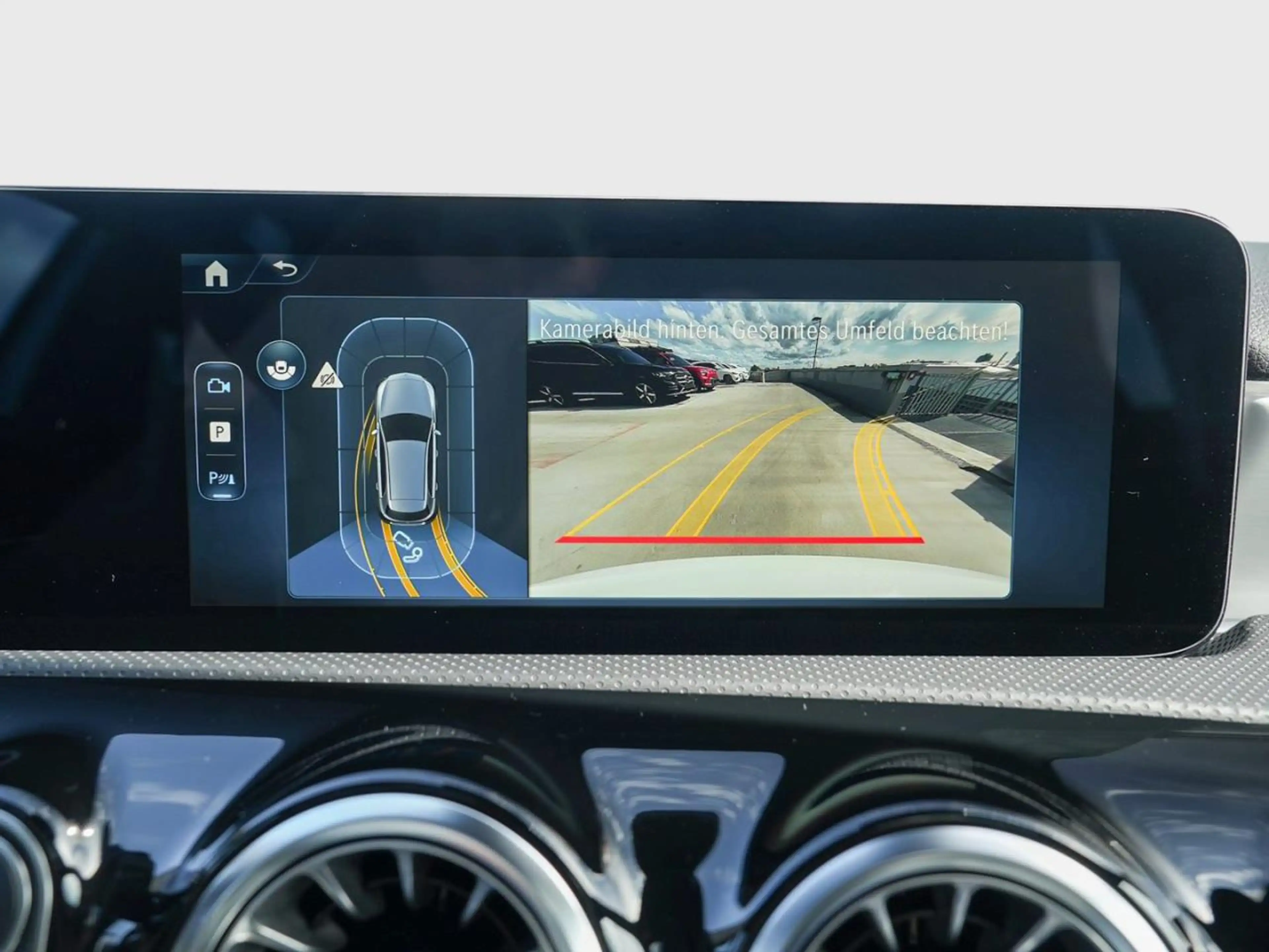 Mercedes-Benz A 200 AMG Night Distronic MBUX-Navi Panorama AHK — photo 14