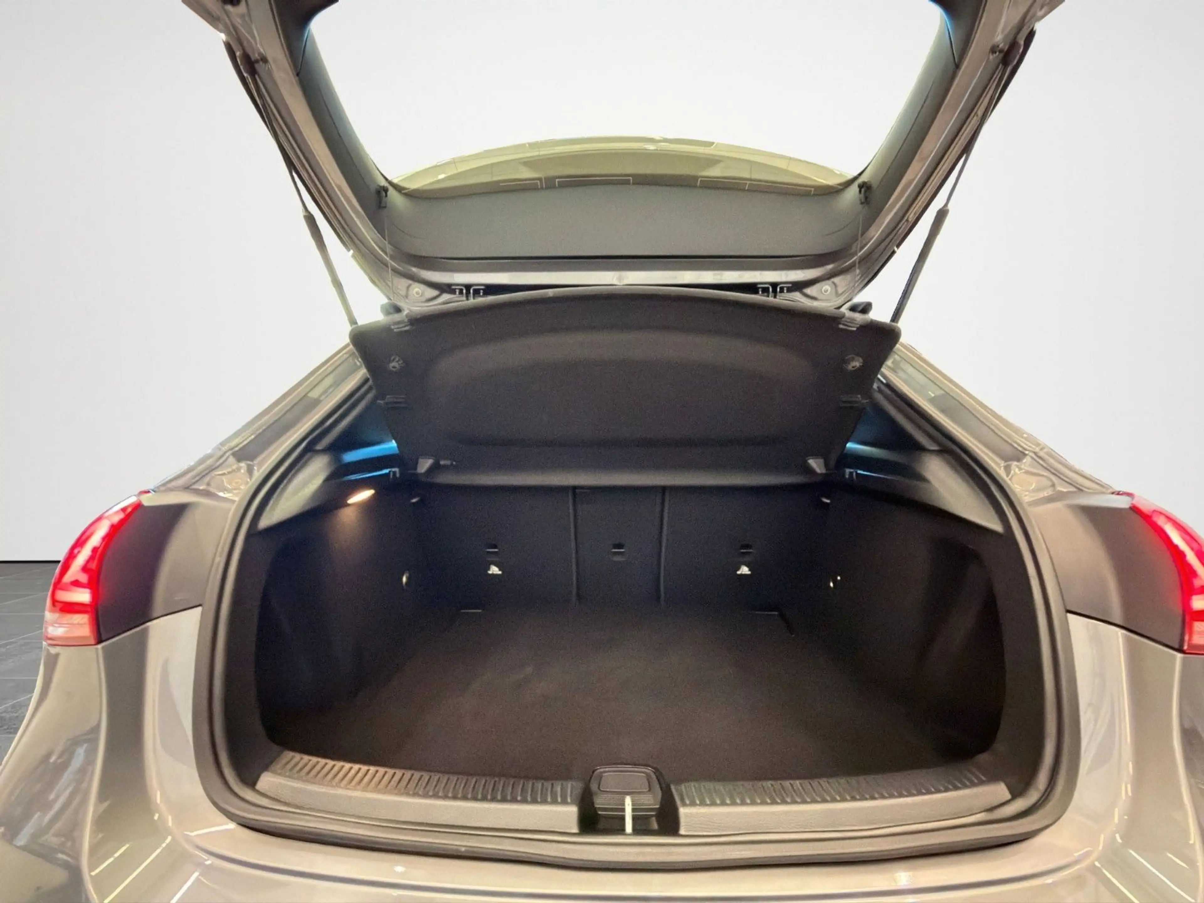 Mercedes-Benz A 250 *LED*AMG Line*SHZ*Finanzierung — photo 10