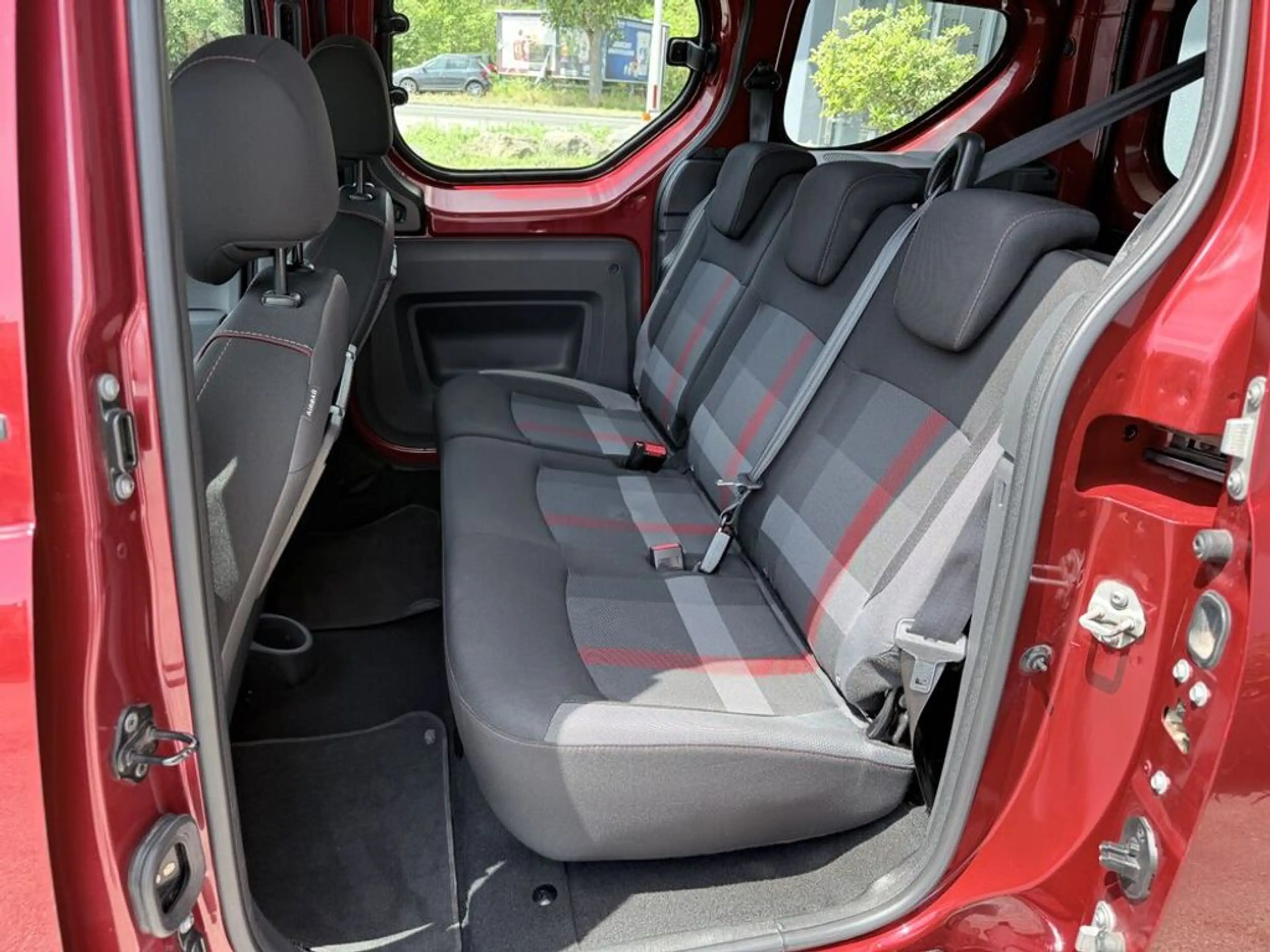 Dacia Dokker Stepway Charisma SCe 100 **Kamera/Navi** — photo 11